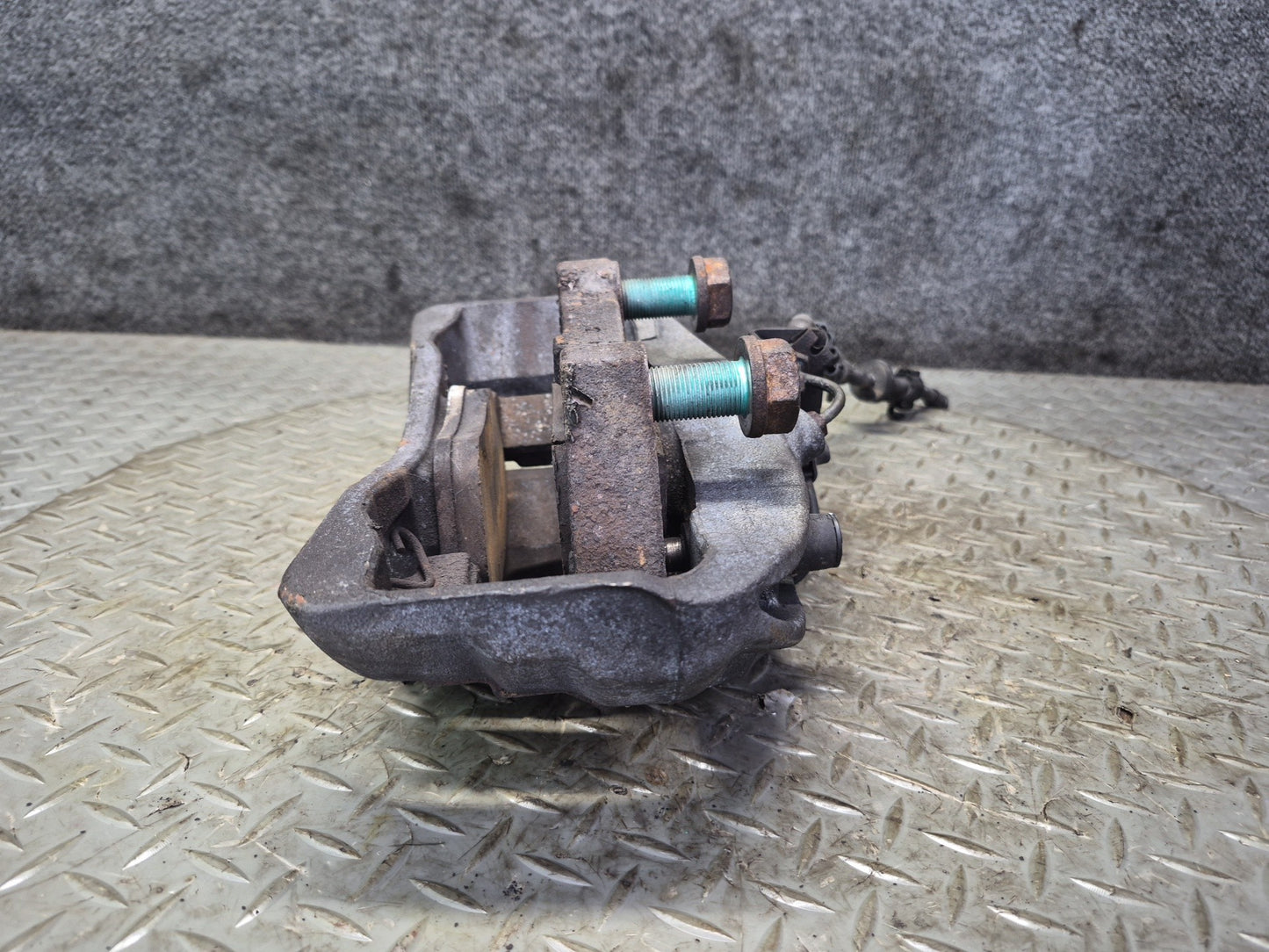 01-03 VW Eurovan T4 2.8L FWD Set of 2 Front Left & Right Brake Caliper 108K OEM