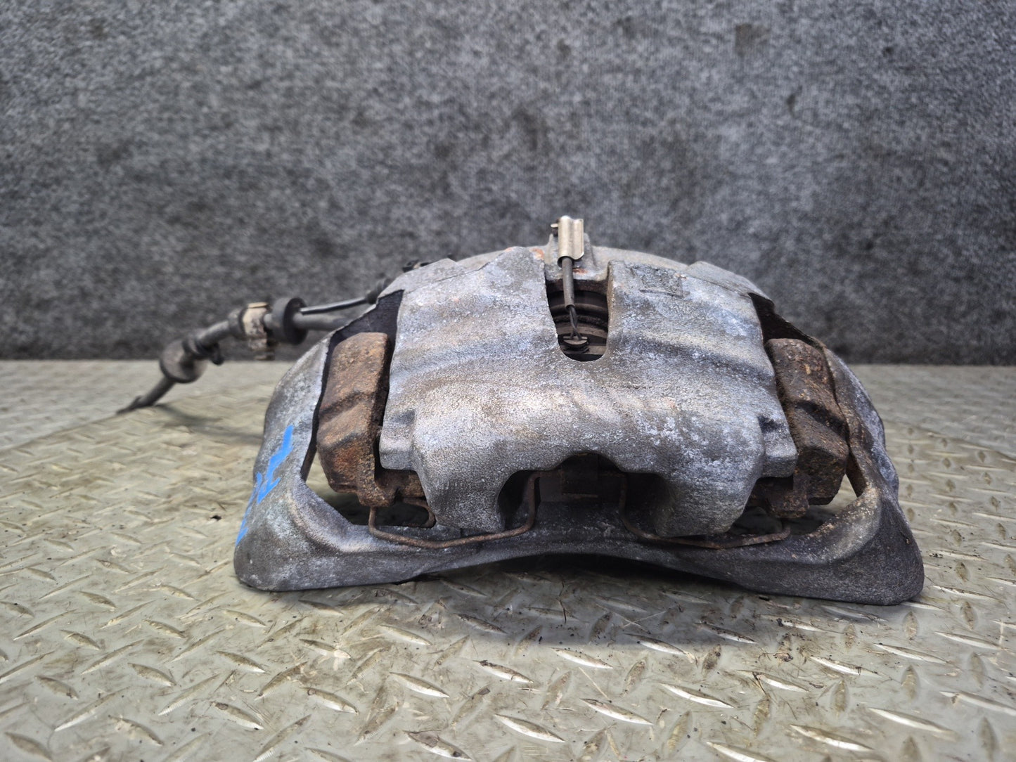 01-03 VW Eurovan T4 2.8L FWD Set of 2 Front Left & Right Brake Caliper 108K OEM