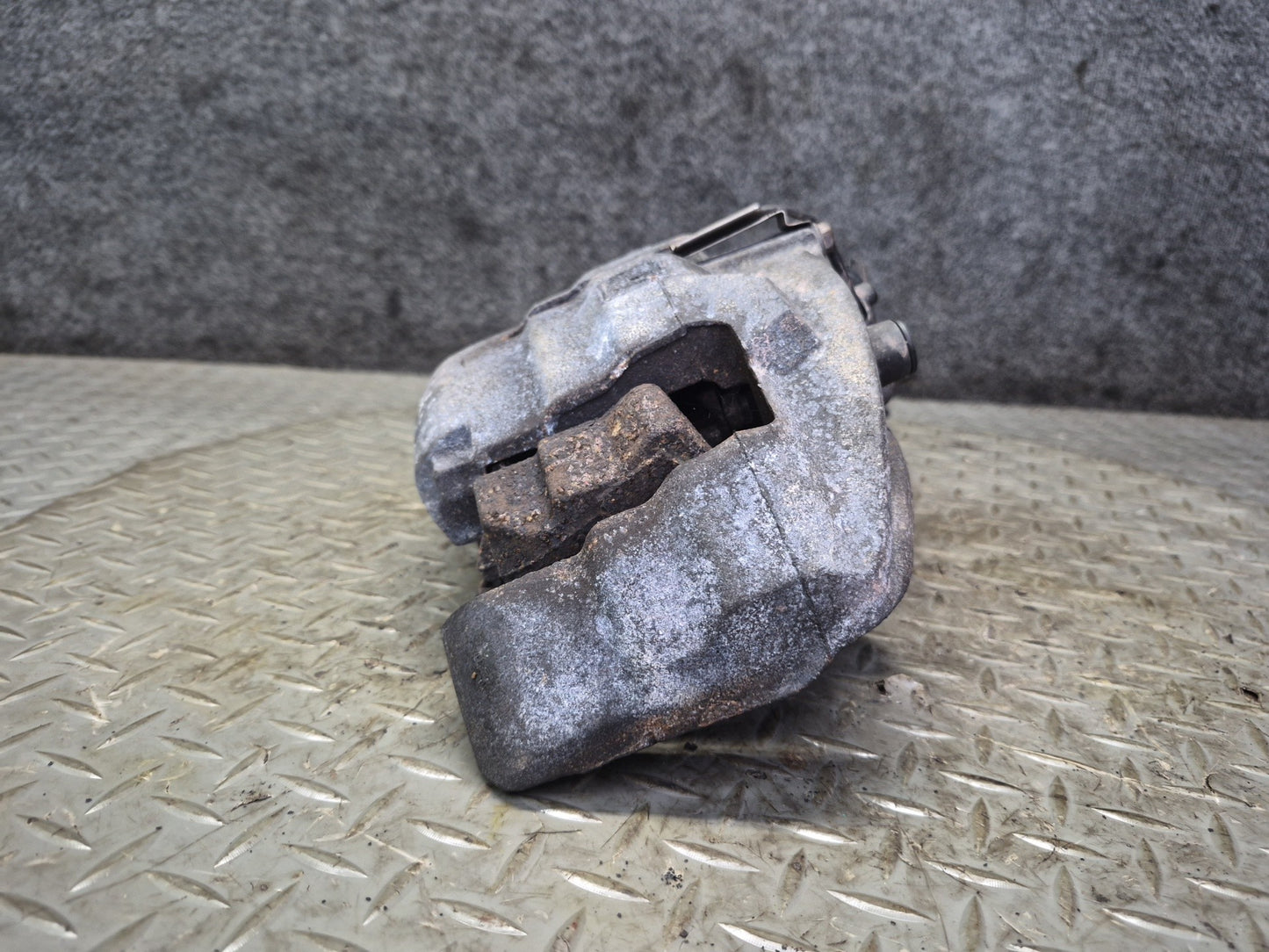 01-03 VW Eurovan T4 2.8L FWD Set of 2 Front Left & Right Brake Caliper 108K OEM