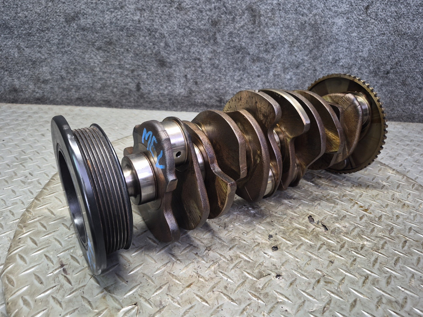01-03 VW Eurovan T4 2.8L AXK VR6 Engine Crankshaft w Bearings & Pulley 108K OEM