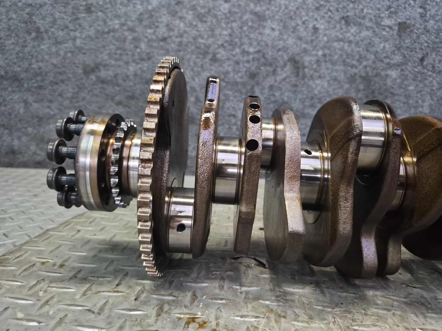 01-03 VW Eurovan T4 2.8L AXK VR6 Engine Crankshaft w Bearings & Pulley 108K OEM