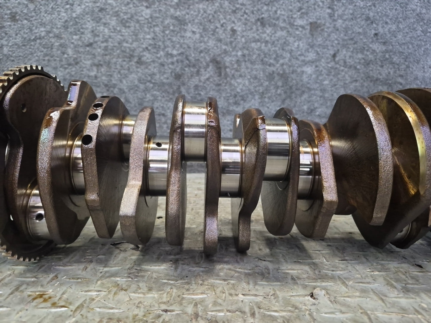 01-03 VW Eurovan T4 2.8L AXK VR6 Engine Crankshaft w Bearings & Pulley 108K OEM