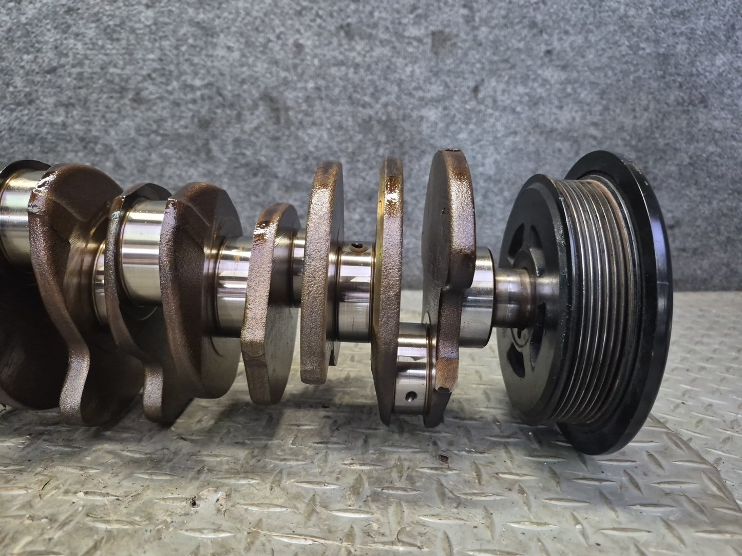 01-03 VW Eurovan T4 2.8L AXK VR6 Engine Crankshaft w Bearings & Pulley 108K OEM