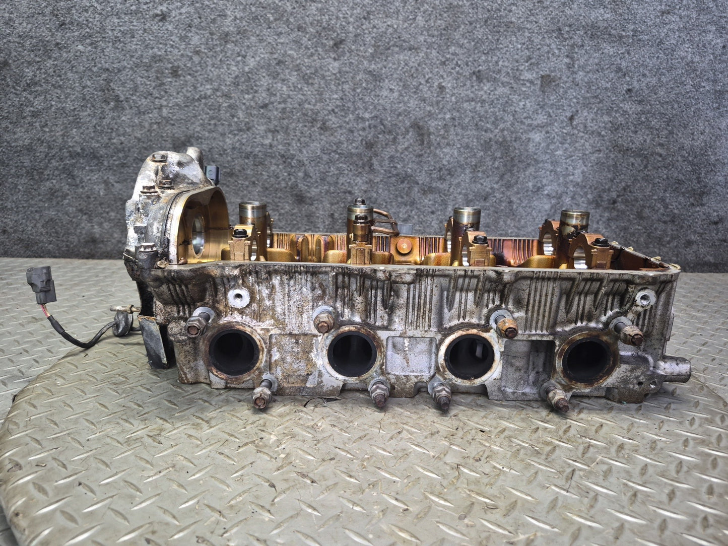98-00 Lexus LS400 SC400 1UZFE 4.0L Left Engine Cylinder Head 115K Miles OEM