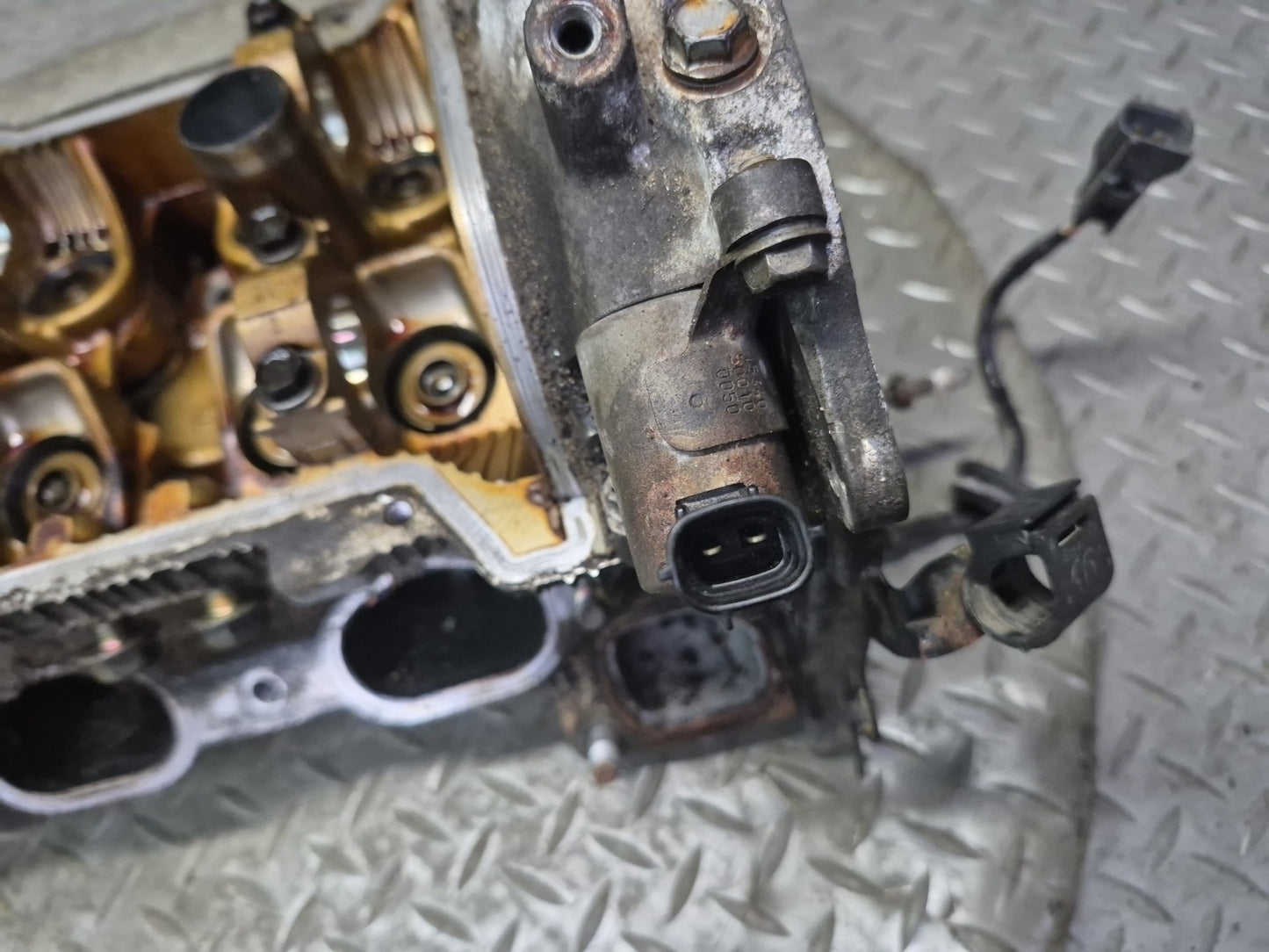 98-00 Lexus LS400 SC400 1UZFE 4.0L Left Engine Cylinder Head 115K Miles OEM