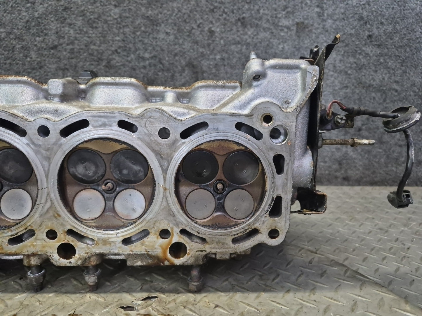 98-00 Lexus LS400 SC400 1UZFE 4.0L Left Engine Cylinder Head 115K Miles OEM