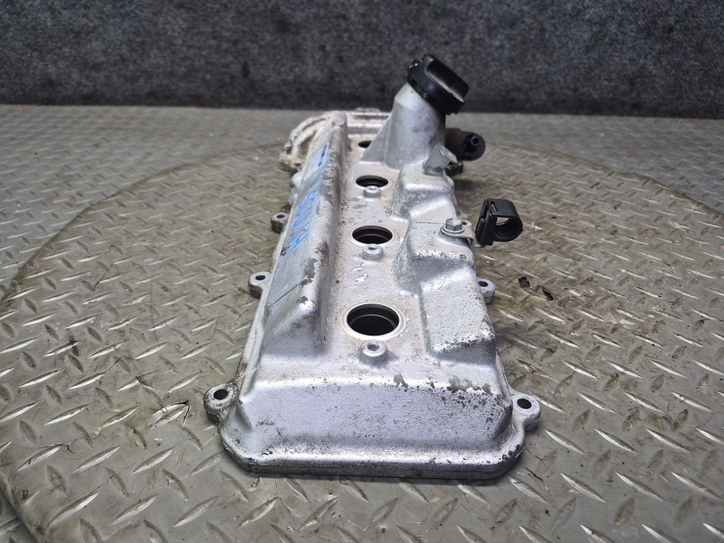 98-00 Lexus LS400 SC400 1UZFE 4.0L Left Engine Cylinder Cover w Bolts OEM