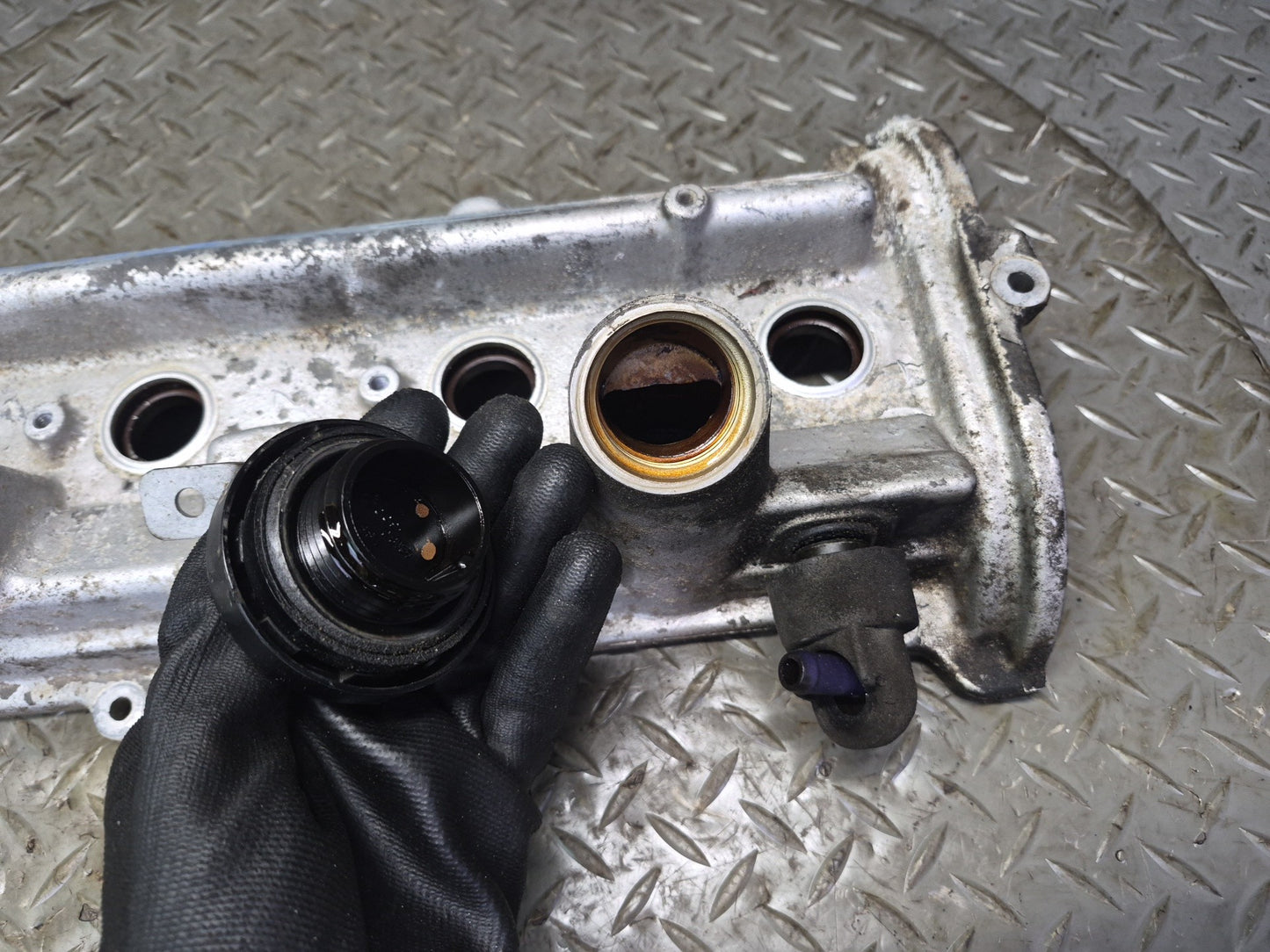 98-00 Lexus LS400 SC400 1UZFE 4.0L Left Engine Cylinder Cover w Bolts OEM