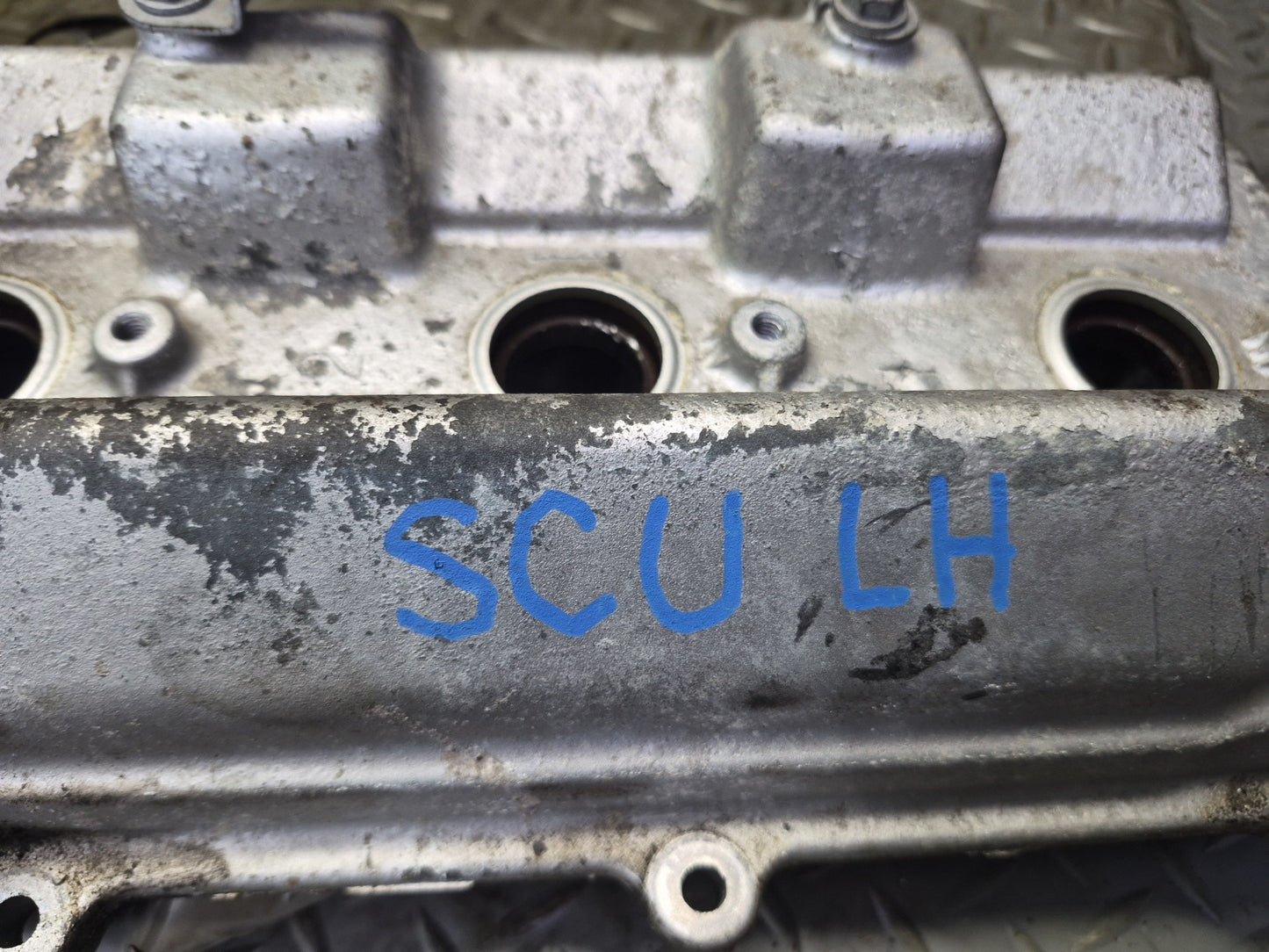 98-00 Lexus LS400 SC400 1UZFE 4.0L Left Engine Cylinder Cover w Bolts OEM