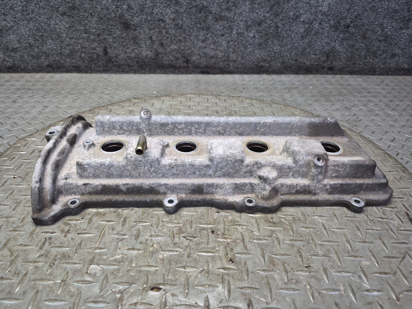 98-00 Lexus LS400 SC400 1UZFE 4.0L Right Engine Cylinder Cover w Bolts OEM