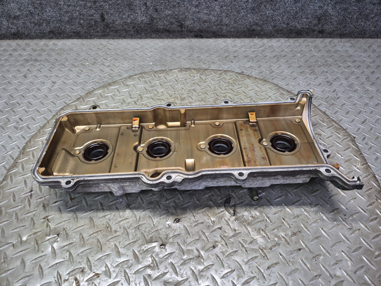 98-00 Lexus LS400 SC400 1UZFE 4.0L Right Engine Cylinder Cover w Bolts OEM