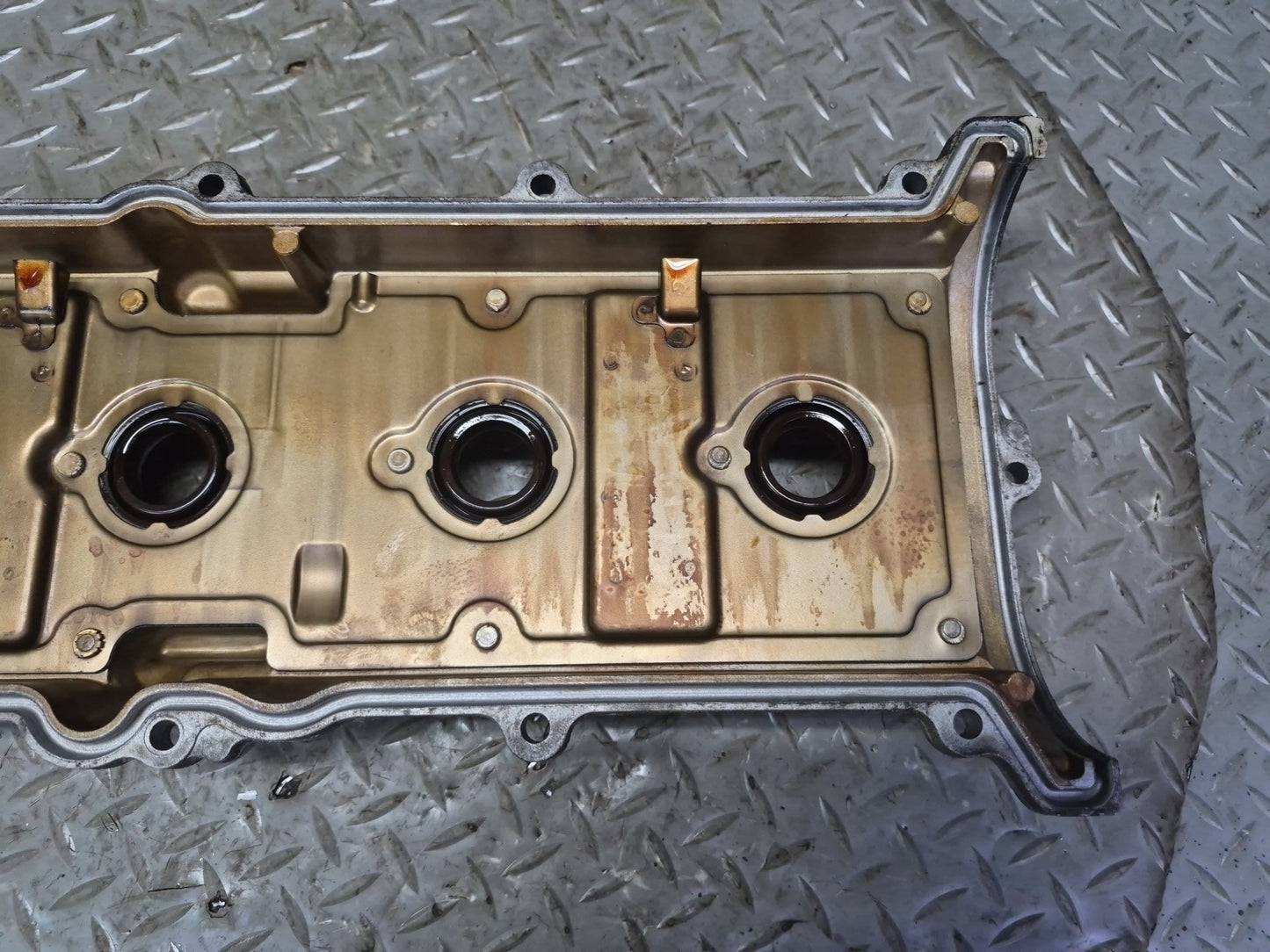 98-00 Lexus LS400 SC400 1UZFE 4.0L Right Engine Cylinder Cover w Bolts OEM