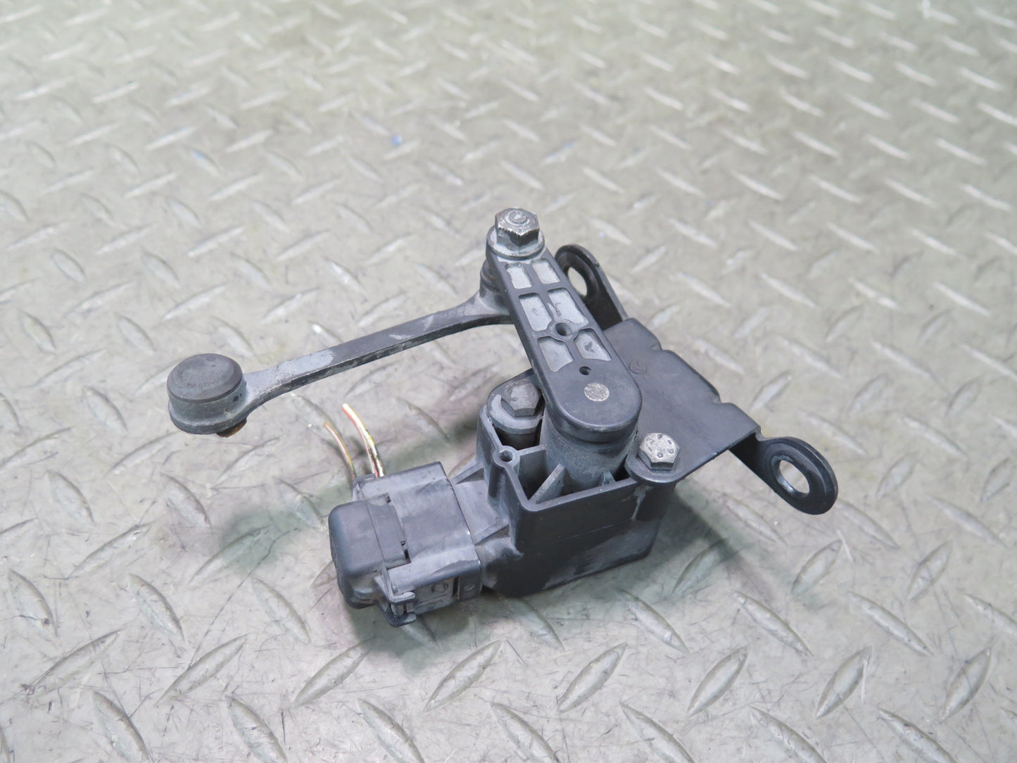 03-12 Mercedes R230 Sl-class Rear Right Suspension Height Level Sensor OEM