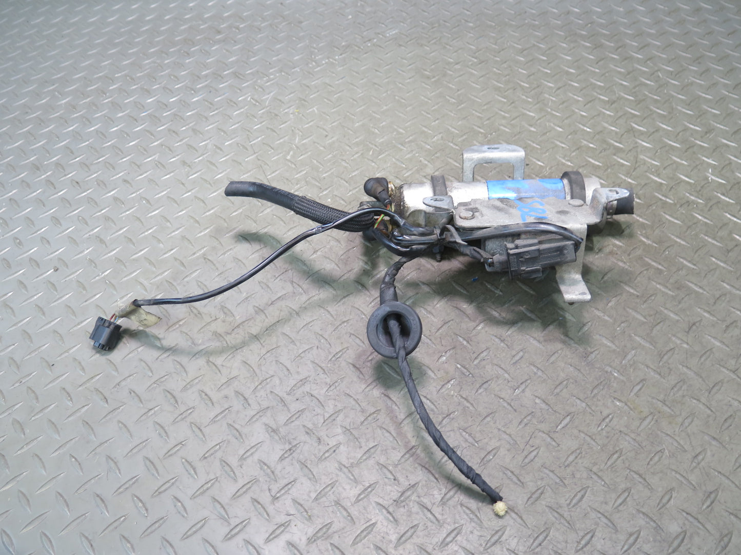 03-08 Mercedes R230 SL55 AMG Fuel Pump w Control Module 2305452732 OEM