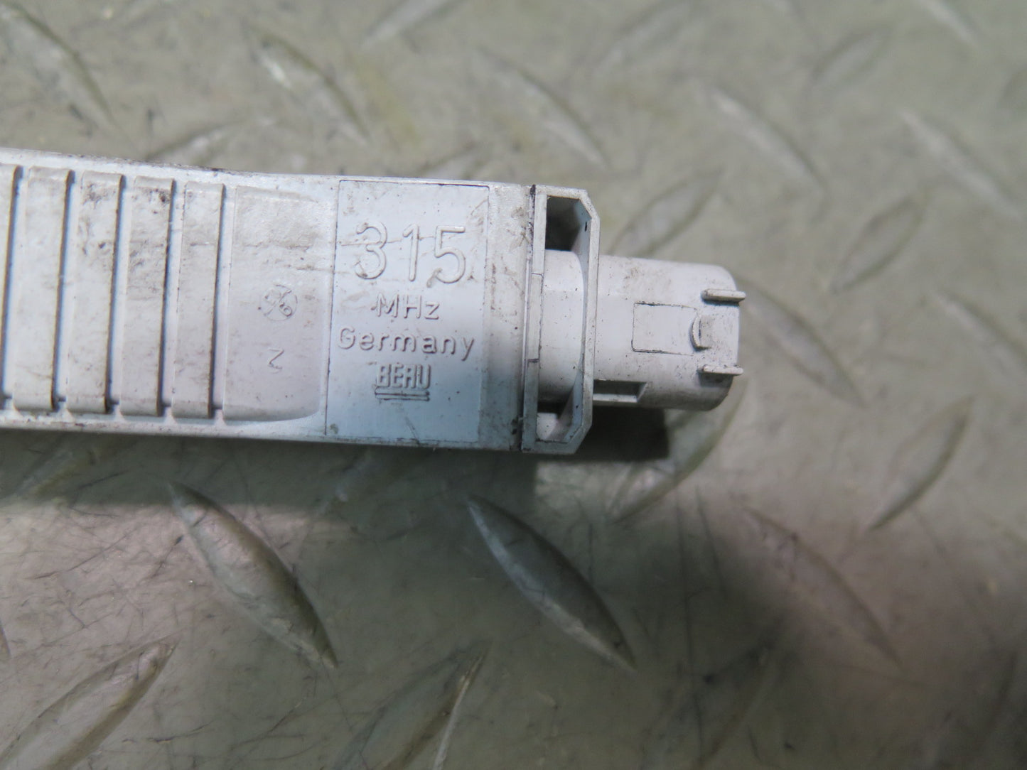 03-04 Mercedes R230 SL TPMS Tire Pressure Monitor System Antenna Sensor Set OEM