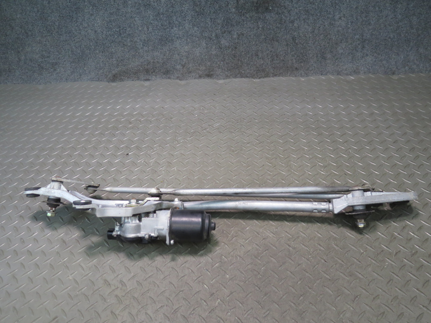 06-09 Nissan 350Z Z33 Convert Windshield Wiper Transmission Linkage & Motor OEM