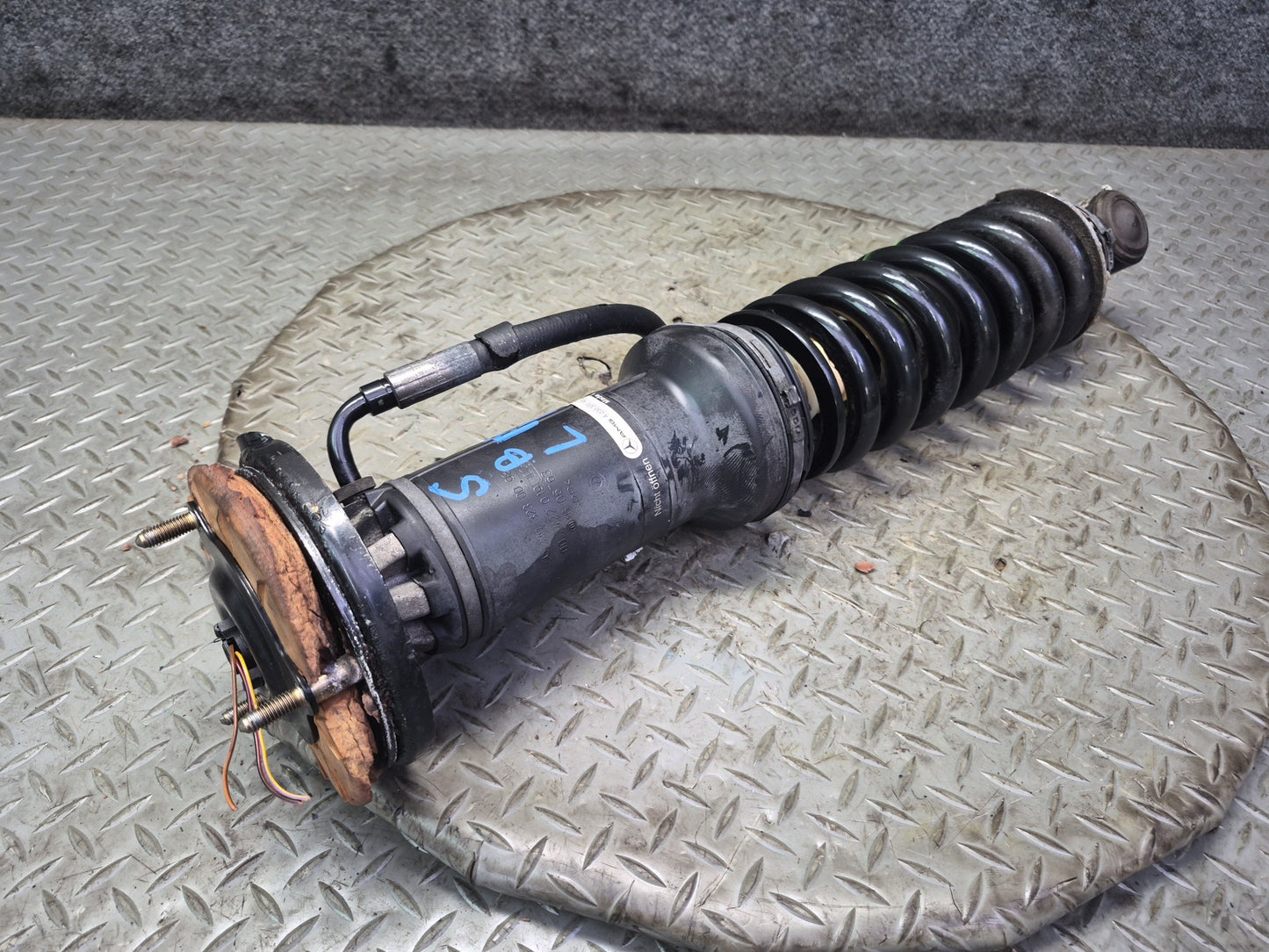 03-06 Mercedes R230 SL55 AMG Front Left Right ABC Hydraulic Shock Strut Set OEM