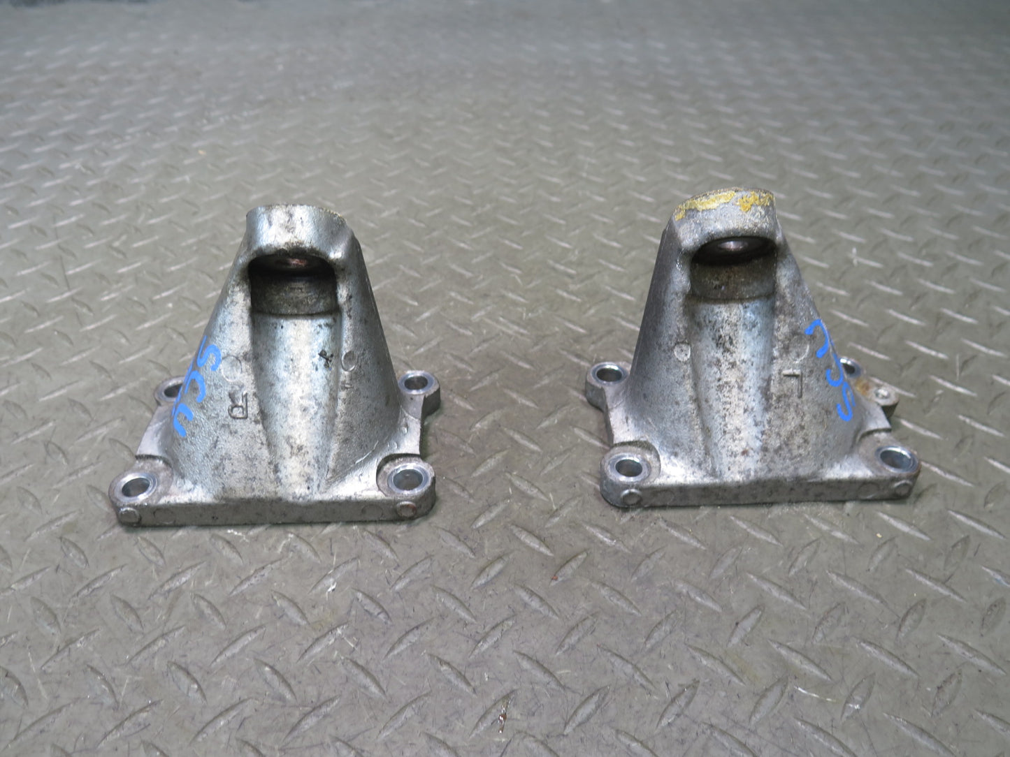 98-00 Lexus UZZ30L SC400 Set of 2 Engine Motor Left & Right Mount OEM
