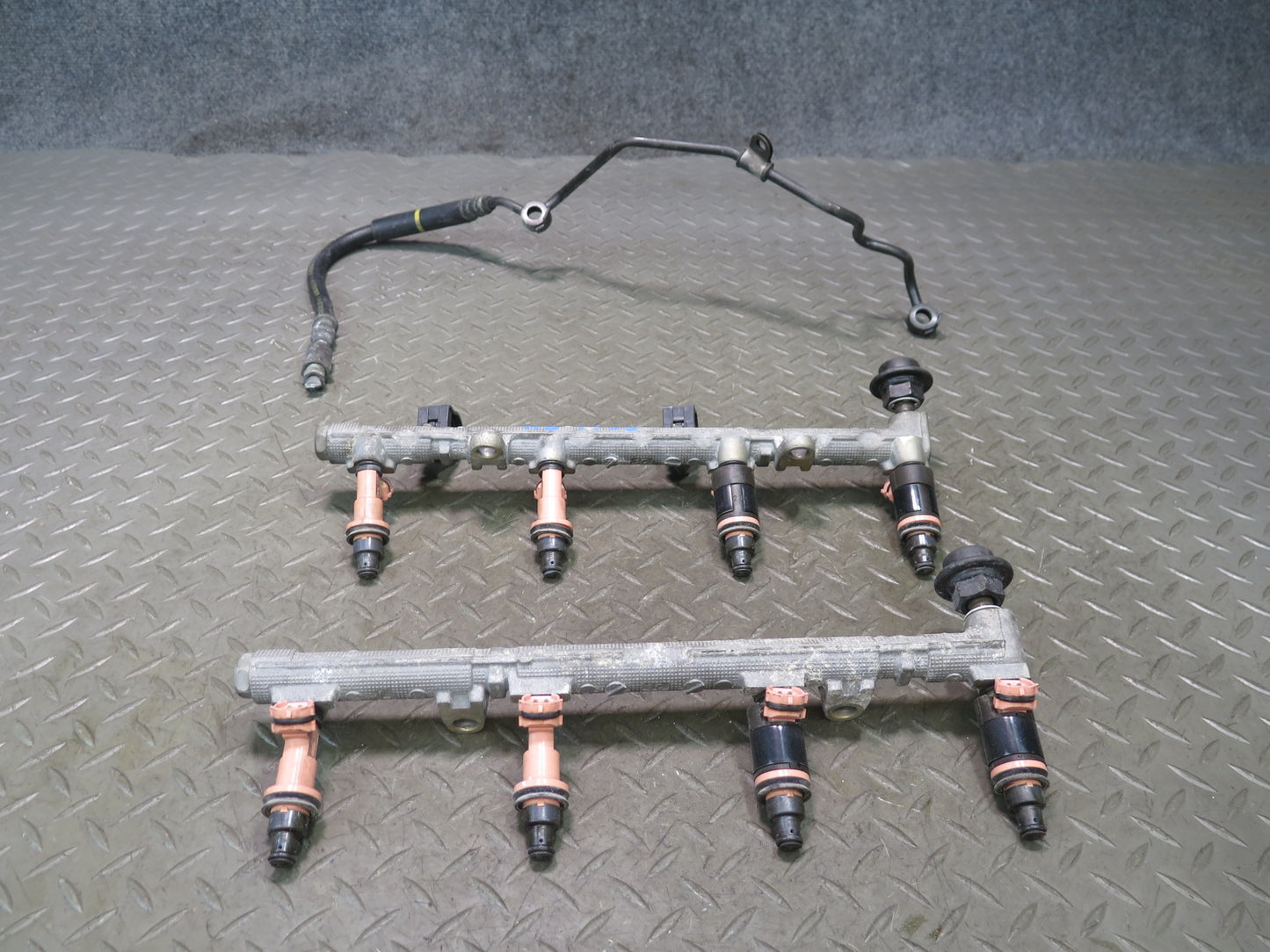98-00 Lexus UZZ30L SC400 1UZFE Fuel Rail w Injector Set Assembly OEM