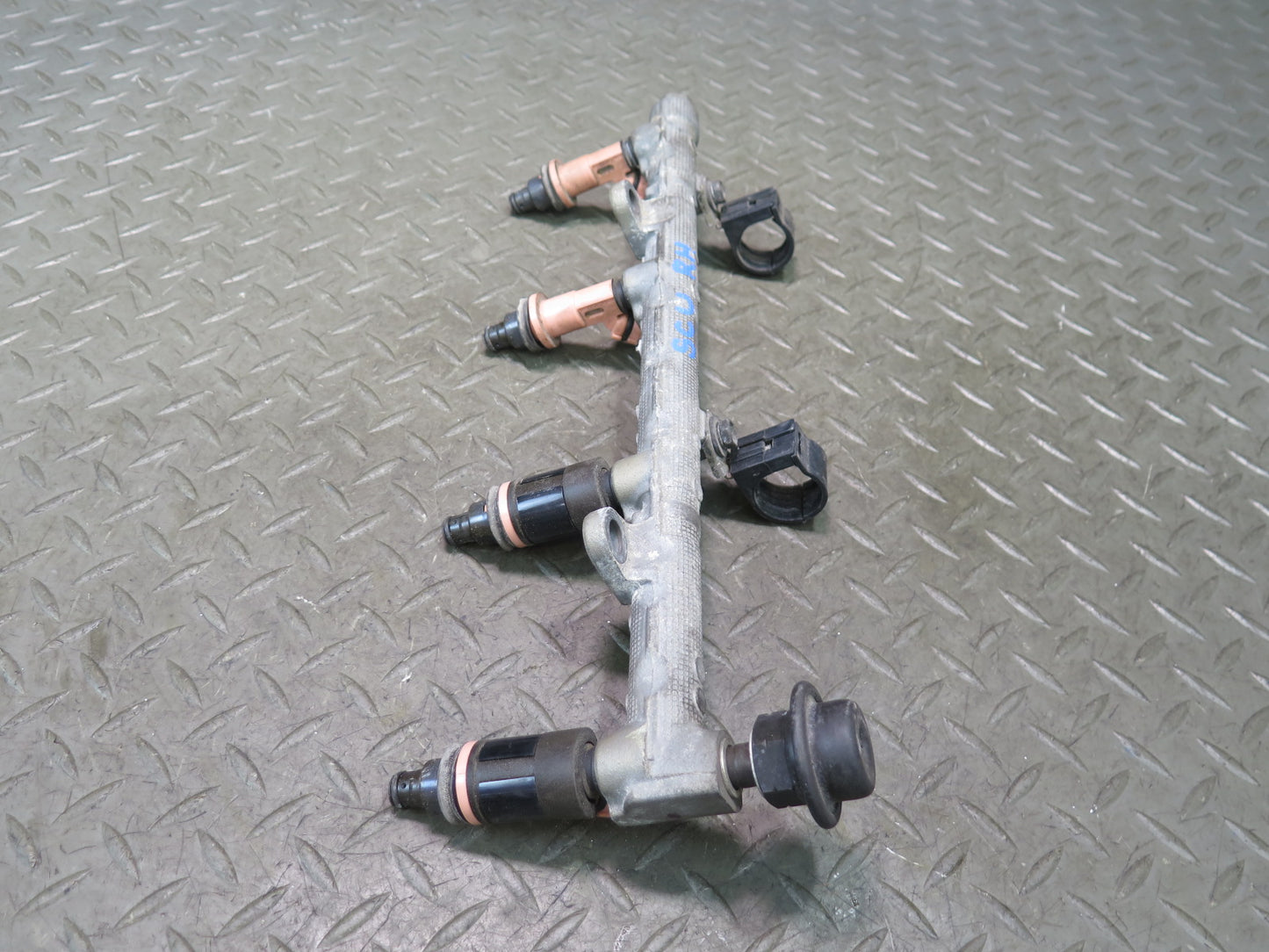 98-00 Lexus UZZ30L SC400 1UZFE Fuel Rail w Injector Set Assembly OEM