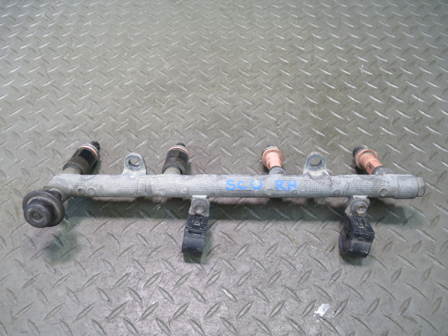 98-00 Lexus UZZ30L SC400 1UZFE Fuel Rail w Injector Set Assembly OEM