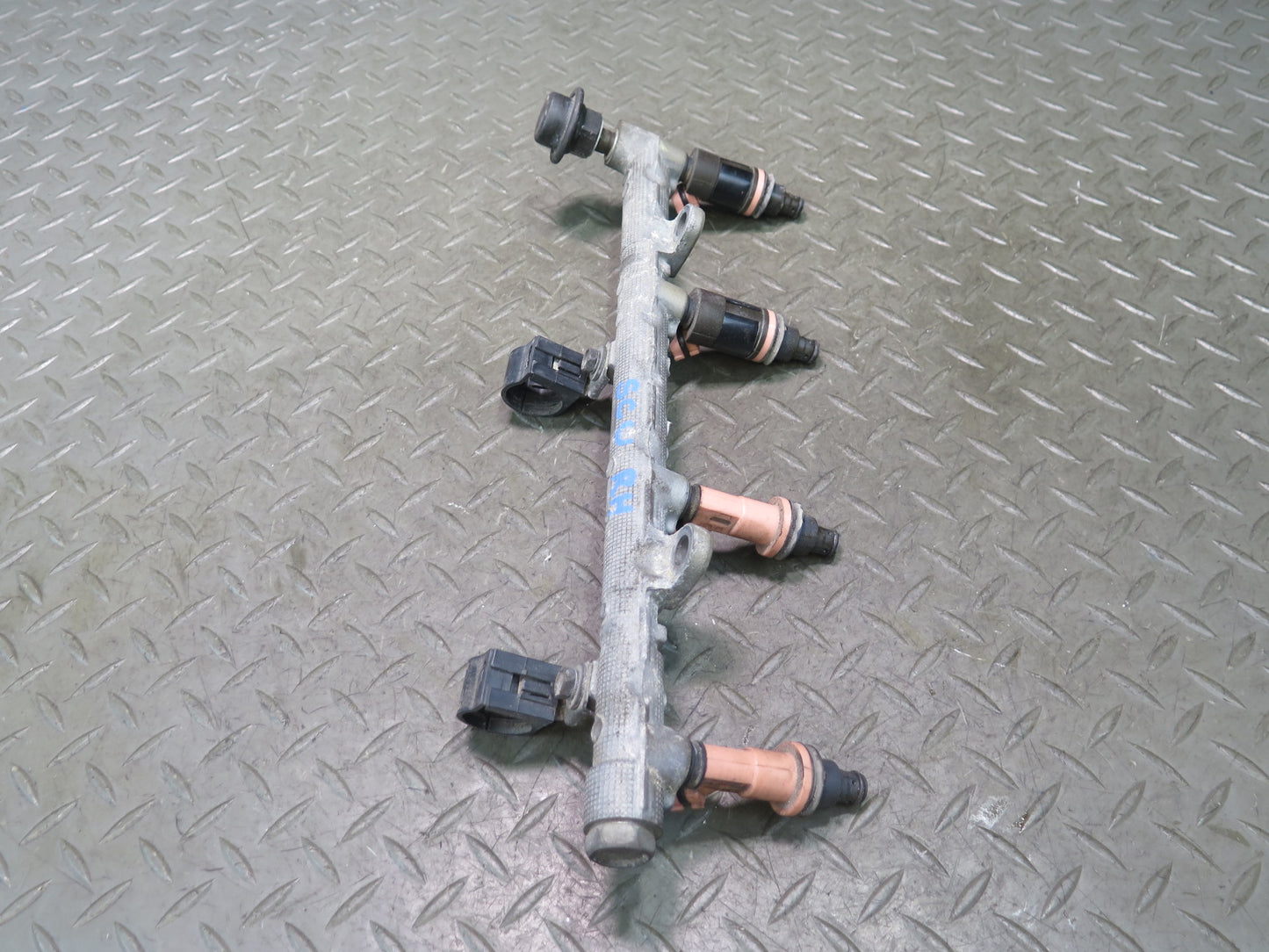 98-00 Lexus UZZ30L SC400 1UZFE Fuel Rail w Injector Set Assembly OEM