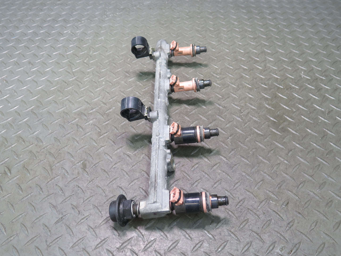 98-00 Lexus UZZ30L SC400 1UZFE Fuel Rail w Injector Set Assembly OEM