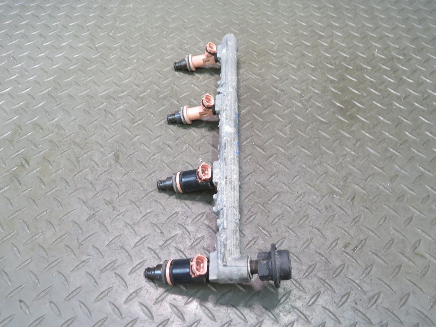 98-00 Lexus UZZ30L SC400 1UZFE Fuel Rail w Injector Set Assembly OEM