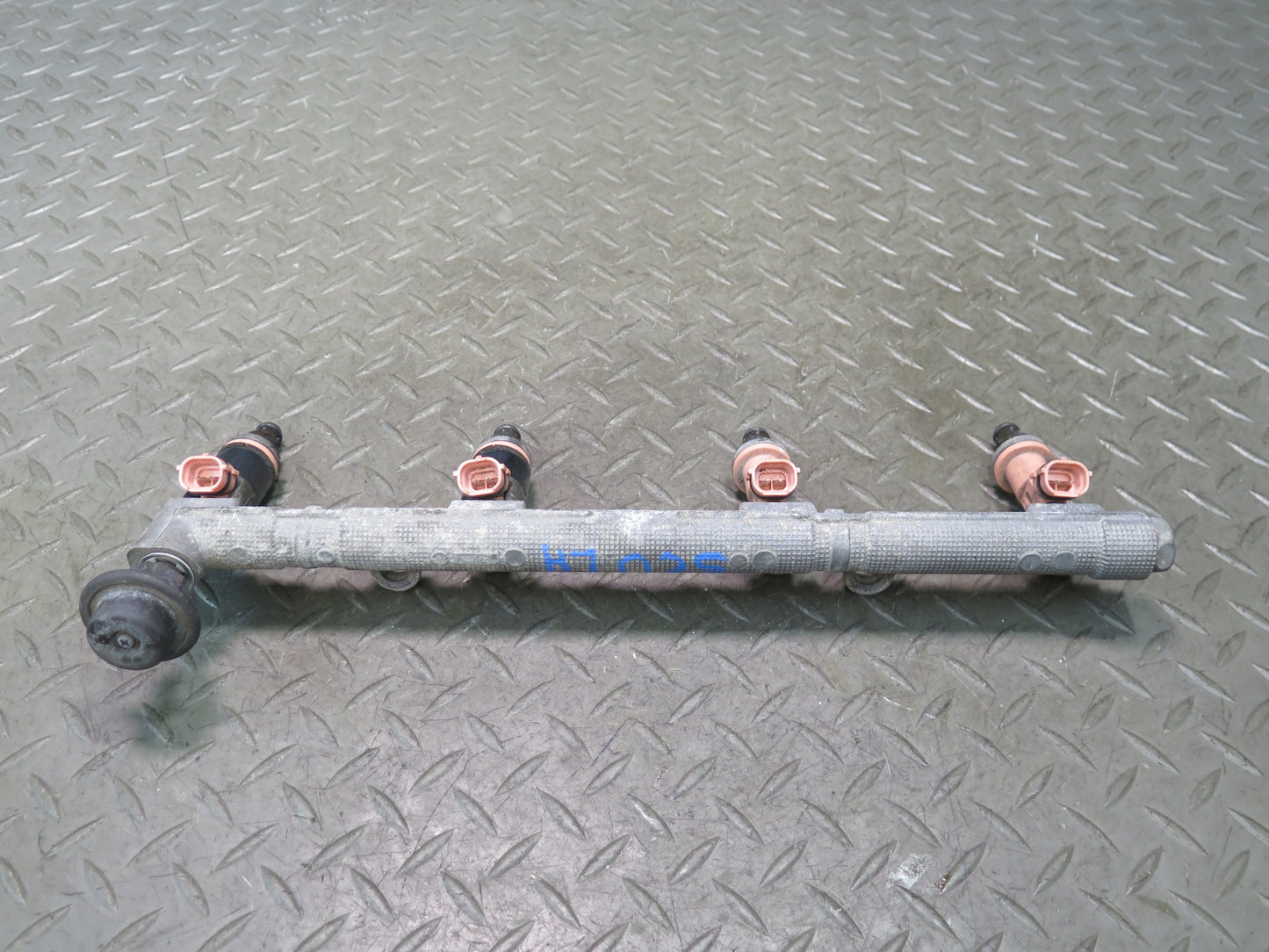 98-00 Lexus UZZ30L SC400 1UZFE Fuel Rail w Injector Set Assembly OEM