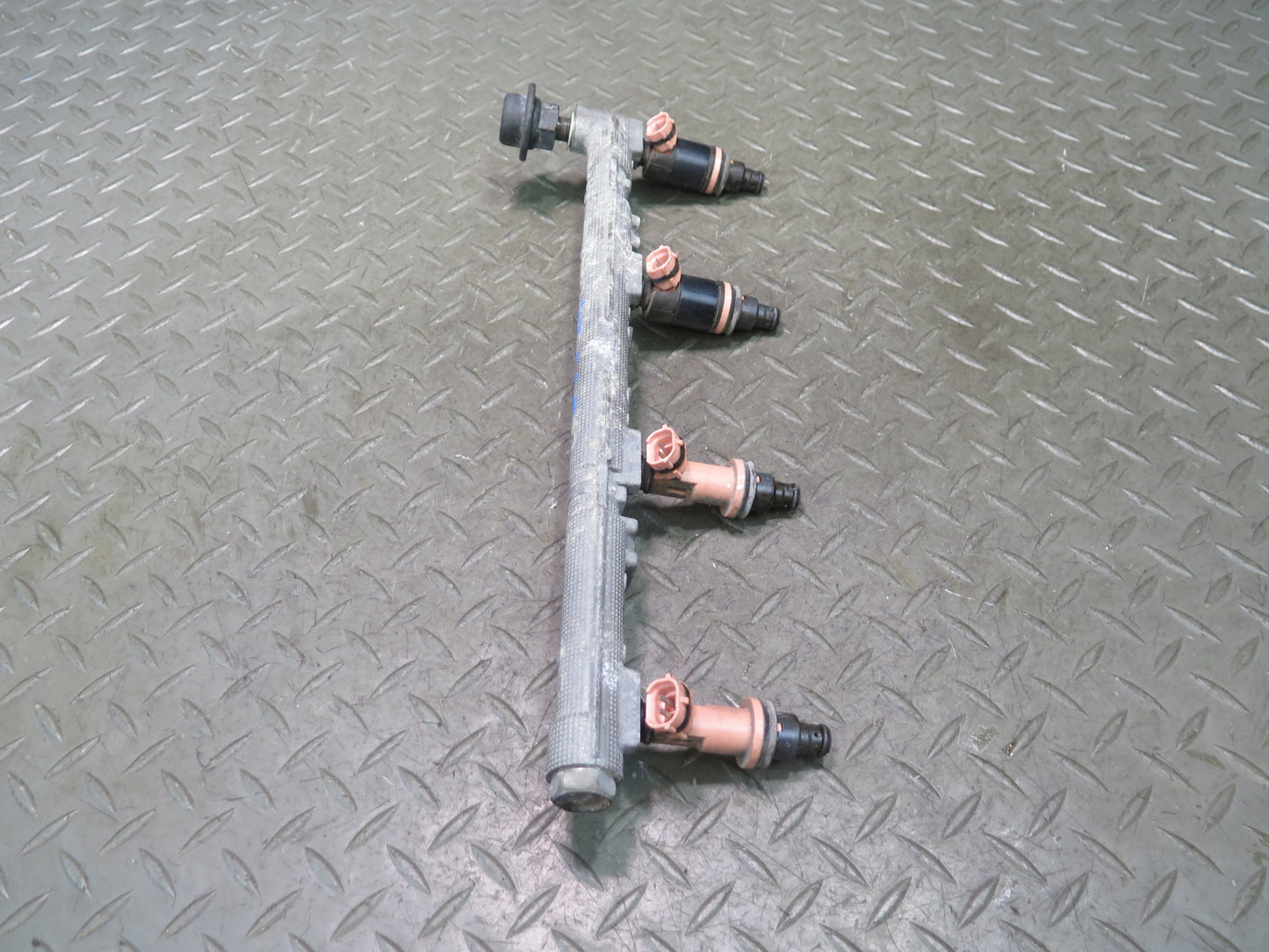 98-00 Lexus UZZ30L SC400 1UZFE Fuel Rail w Injector Set Assembly OEM
