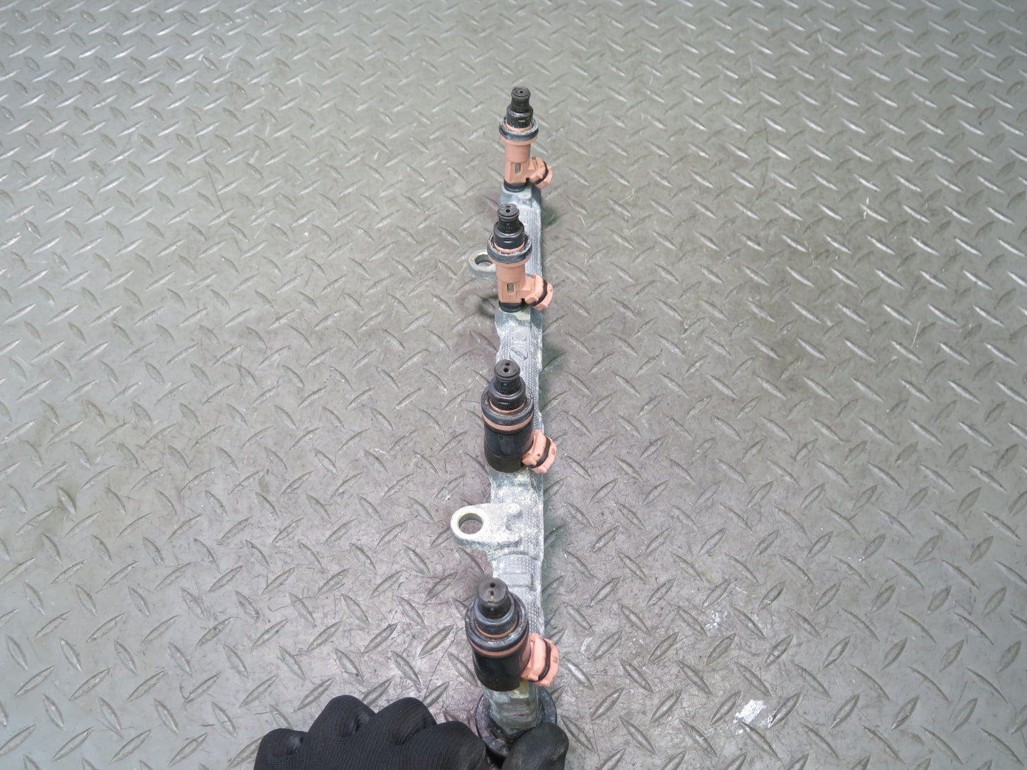 98-00 Lexus UZZ30L SC400 1UZFE Fuel Rail w Injector Set Assembly OEM