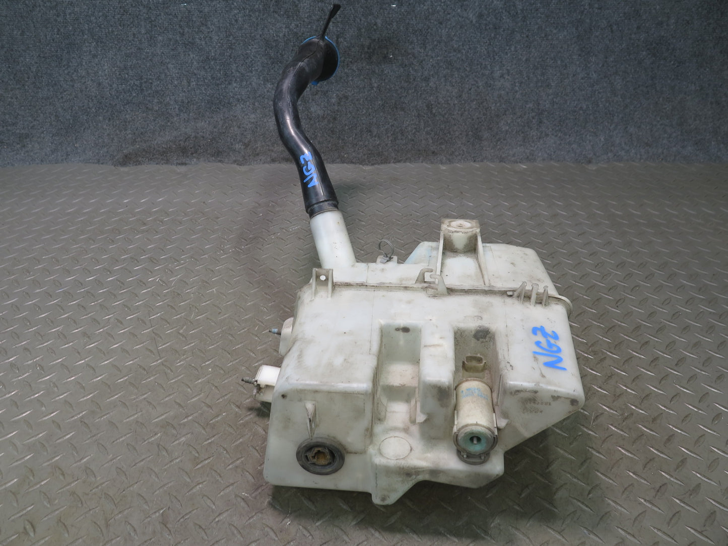 03-06 Nissan Z33 350Z Windshield Wiper Washer Fluid Reservoir w Neck & Pump OEM