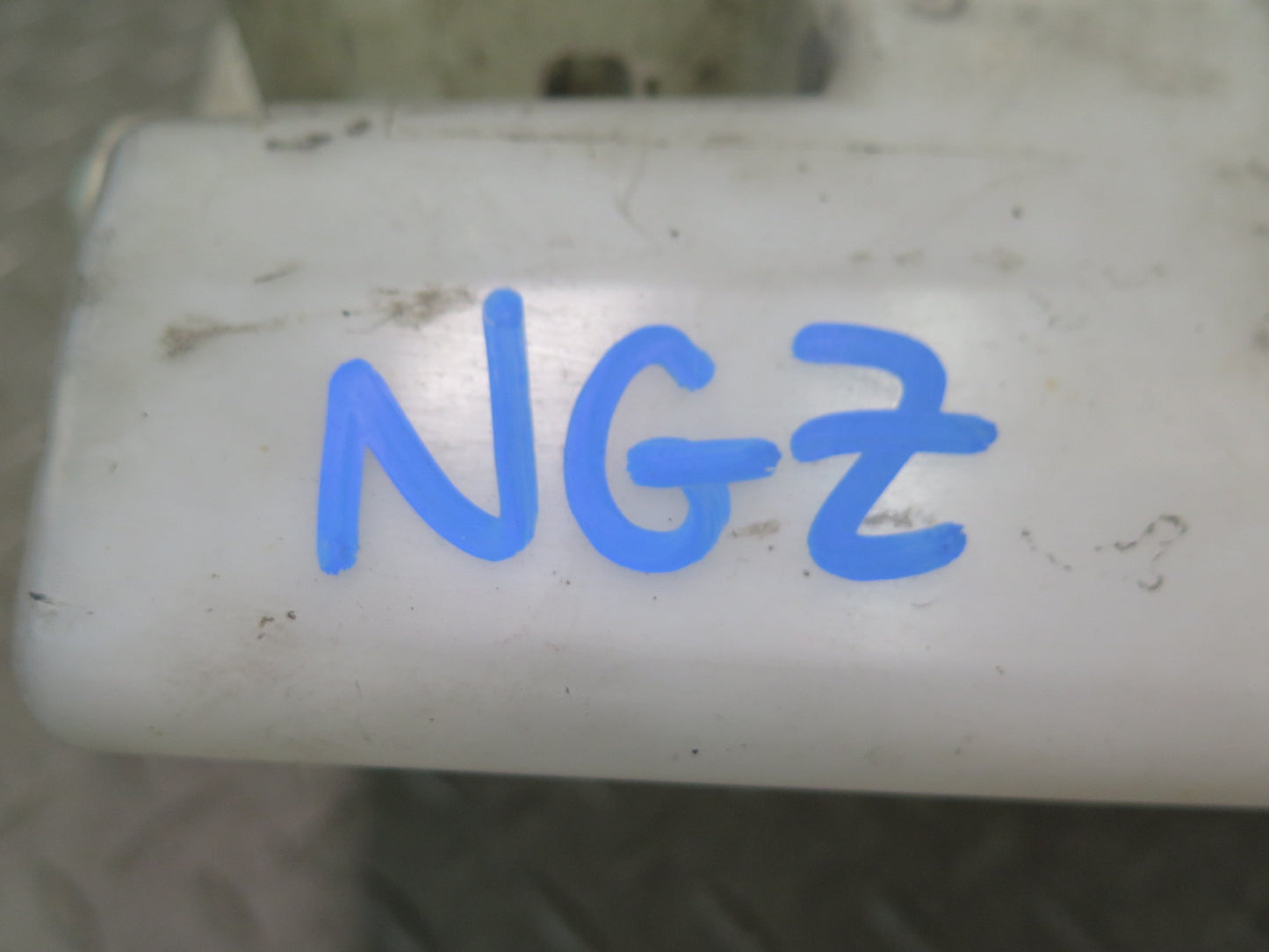 03-06 Nissan Z33 350Z Windshield Wiper Washer Fluid Reservoir w Neck & Pump OEM
