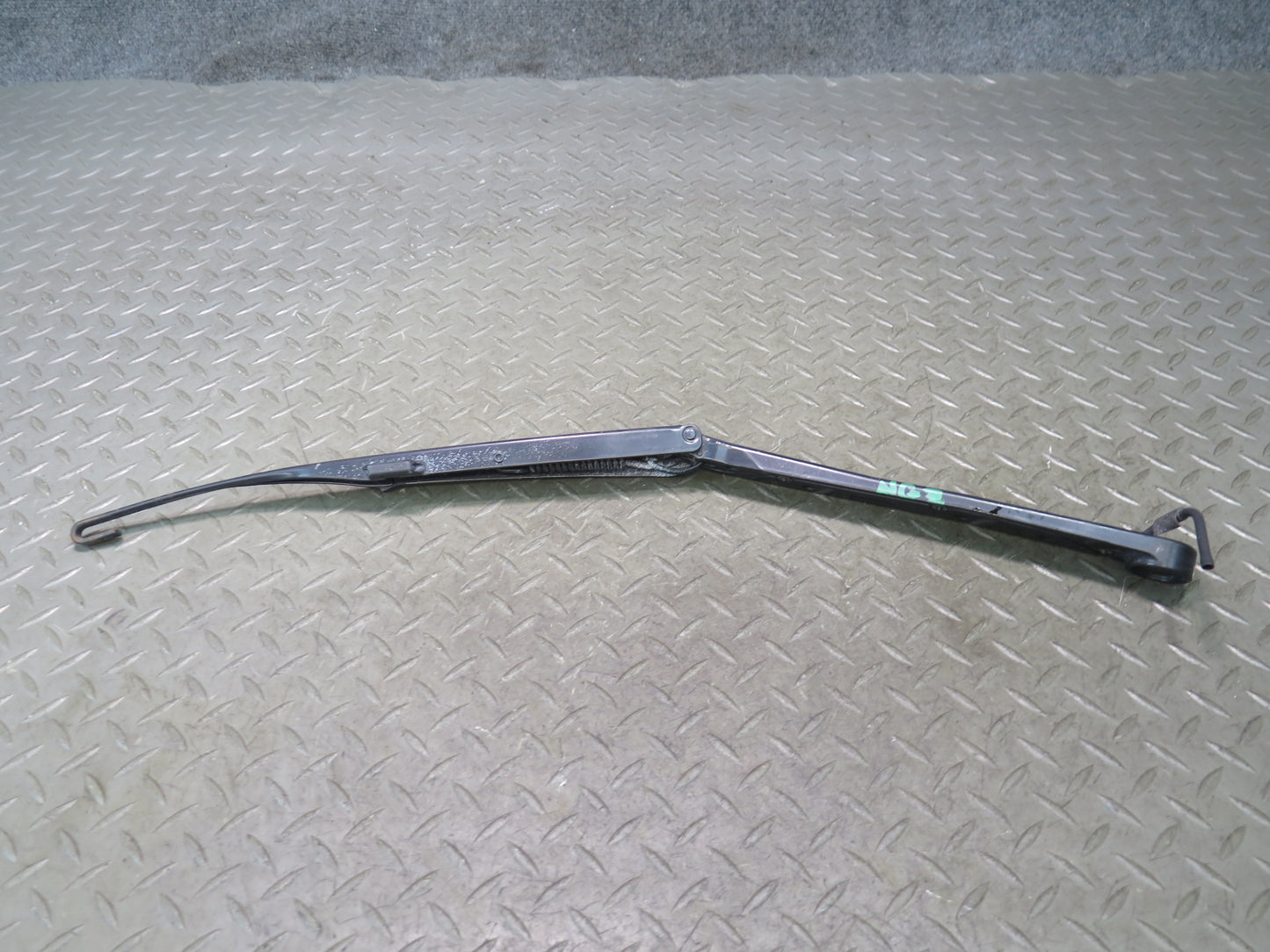 03-09 Nissan Z33 350Z Set of 2 Front Left & Right Windshield Wiper Arm OEM