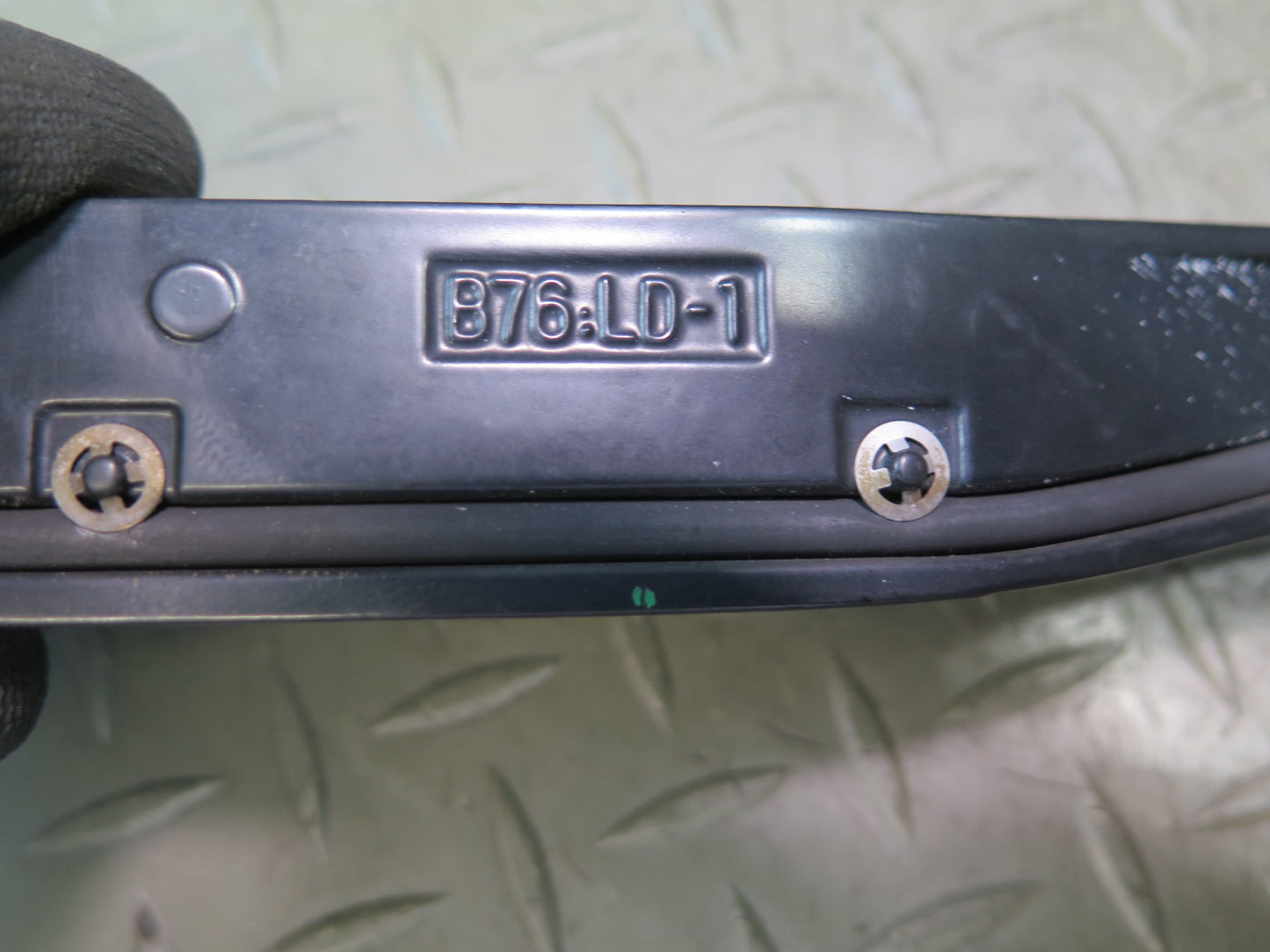 03-09 Nissan Z33 350Z Set of 2 Front Left & Right Windshield Wiper Arm OEM