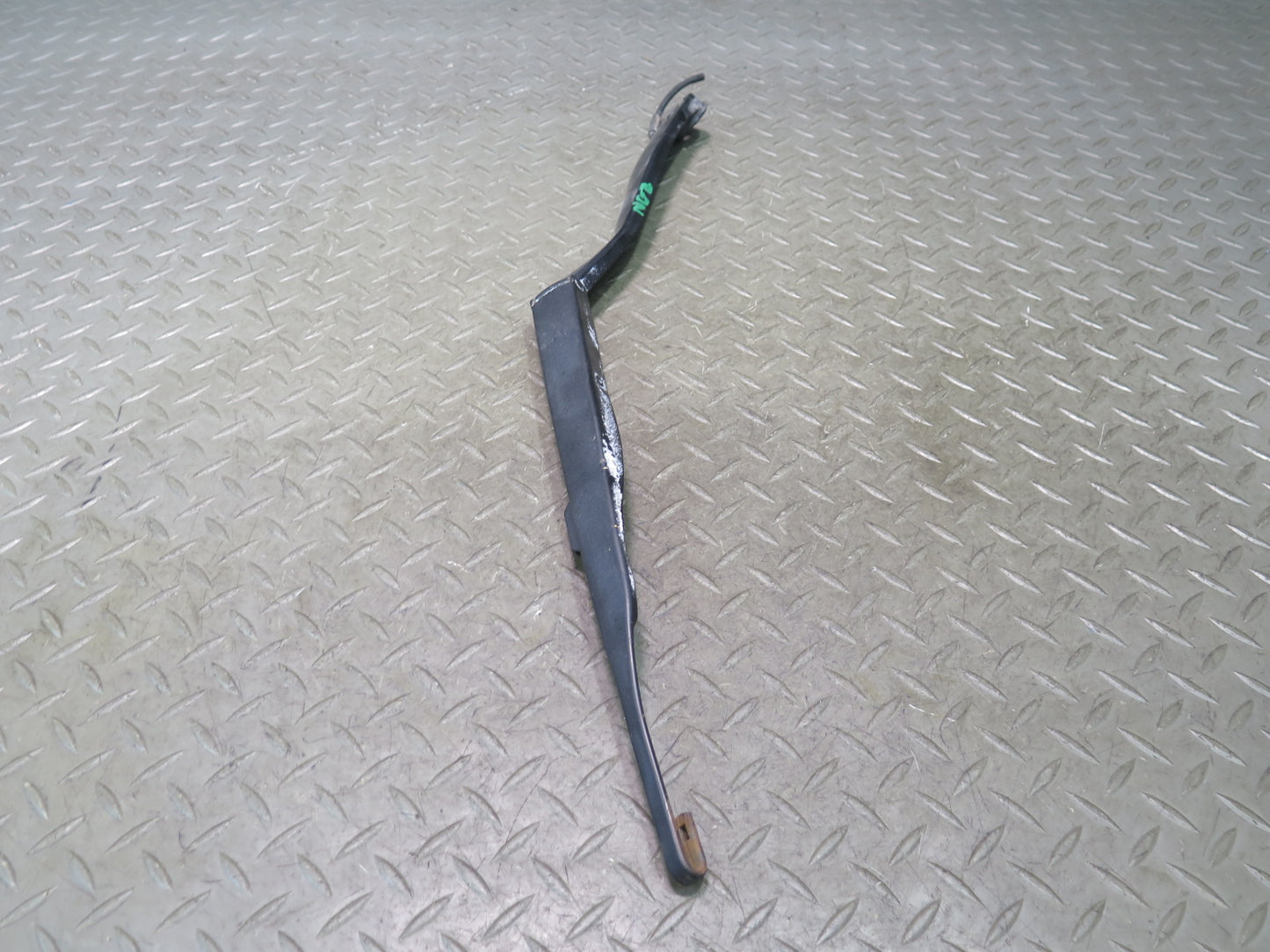 03-09 Nissan Z33 350Z Set of 2 Front Left & Right Windshield Wiper Arm OEM