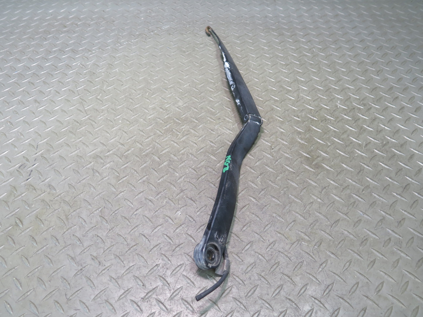 03-09 Nissan Z33 350Z Set of 2 Front Left & Right Windshield Wiper Arm OEM
