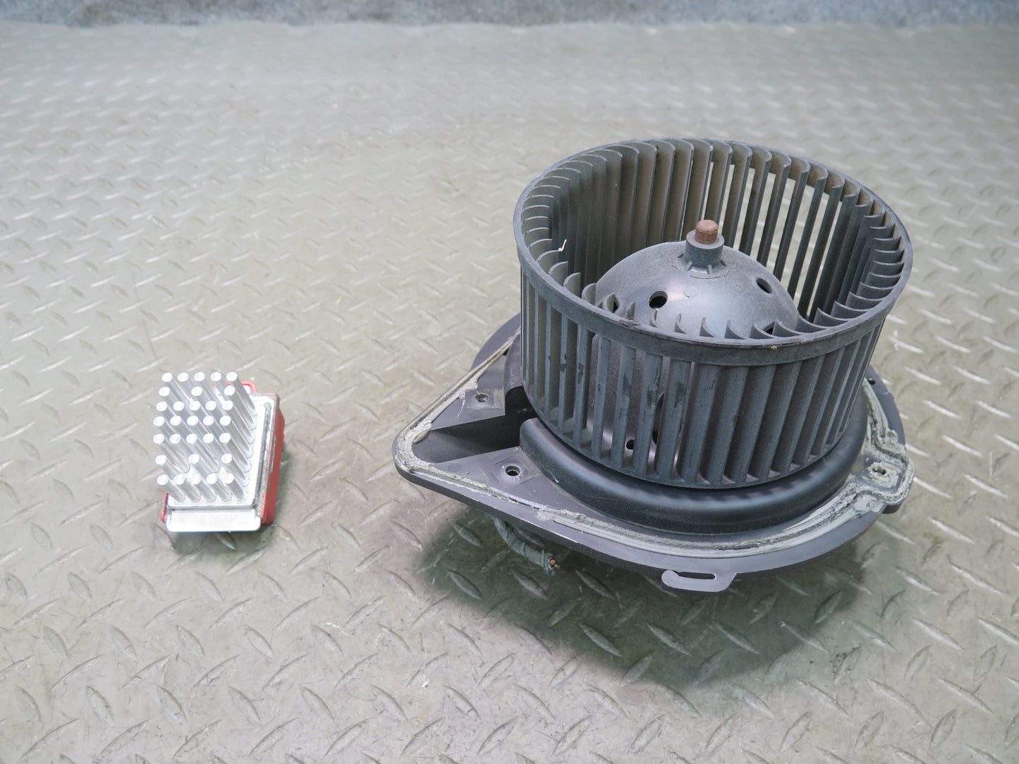 99-03 VW Eurovan T4 A/C Heater Blower Motor Fan w Resistor OEM