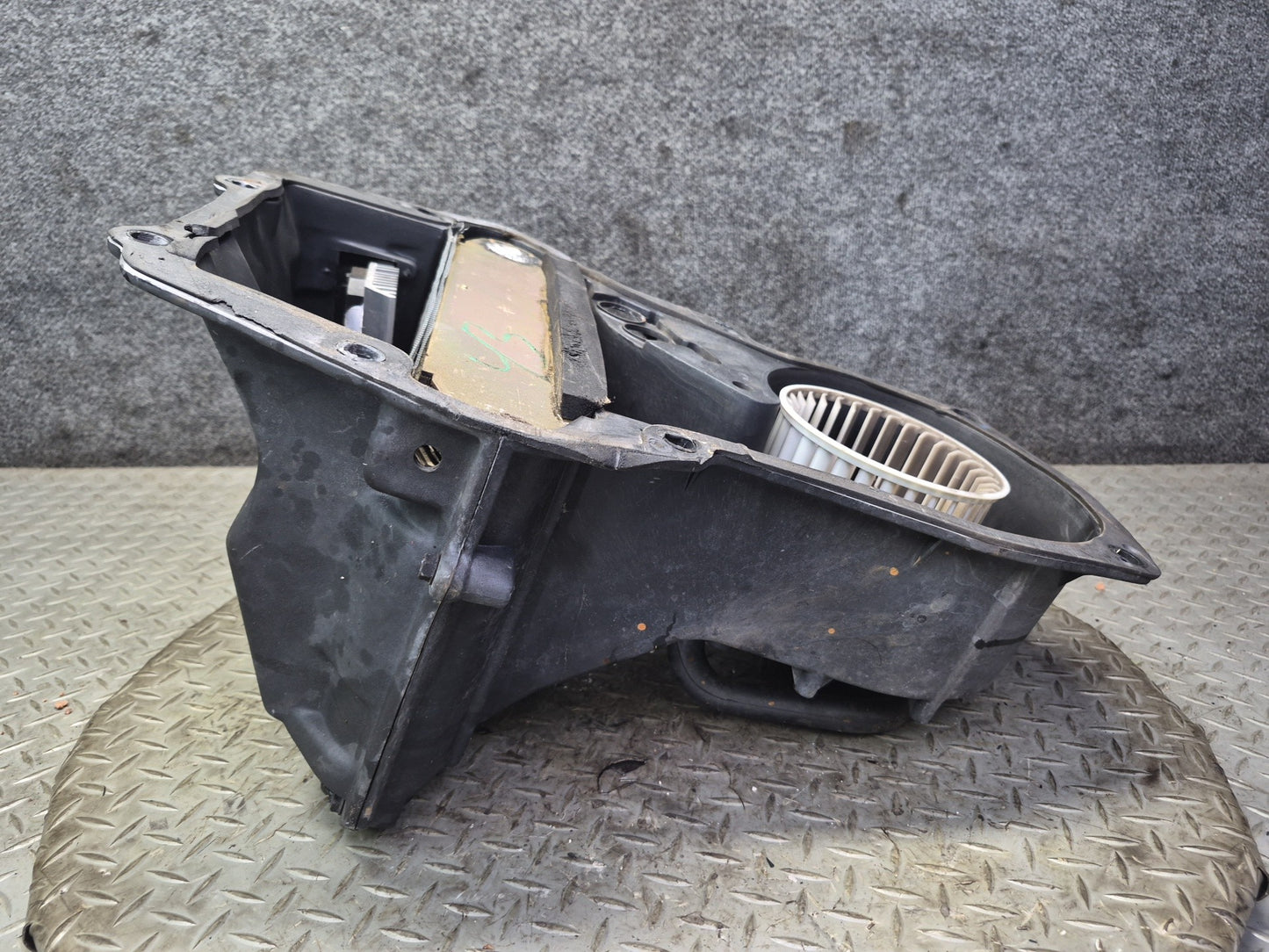 90-93 Chevrolet Corvette C4 A/C Air Conditioning Blower Motor Evaporator Box OEM