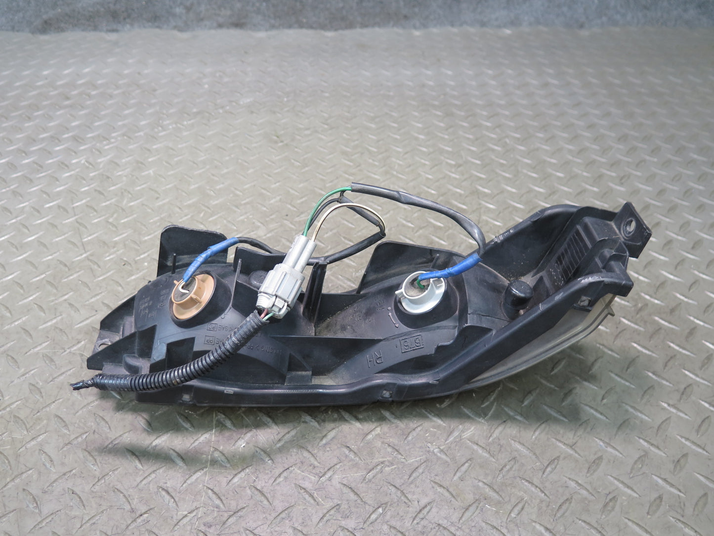 03-06 Nissan 350Z Z33 Rear Bumper Right Turn Signal Marker Light Lamp OEM