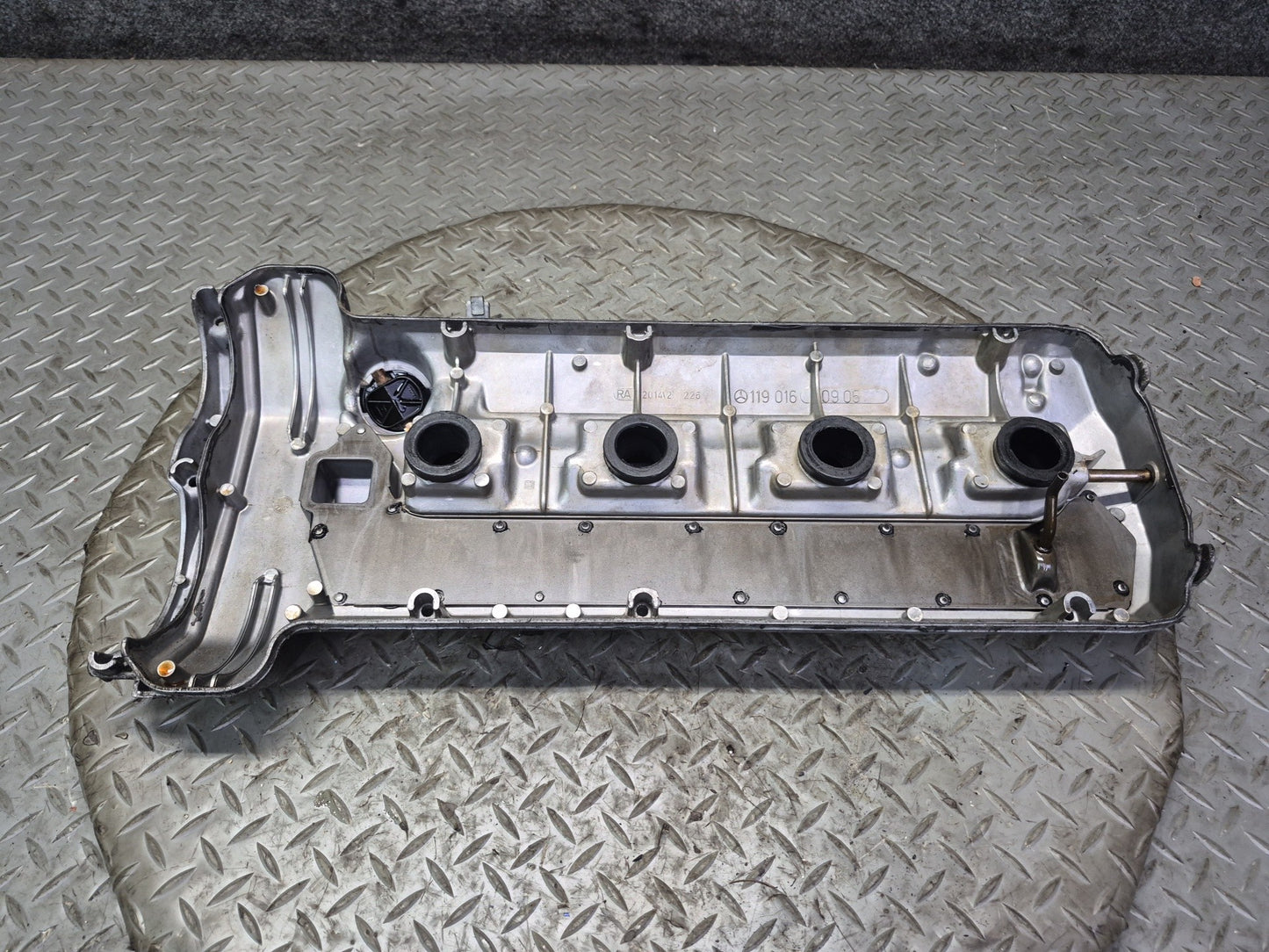90-95 Mercedes W140 S500 M119 Engine Motor Right Cylinder Head Valve Cover OEM