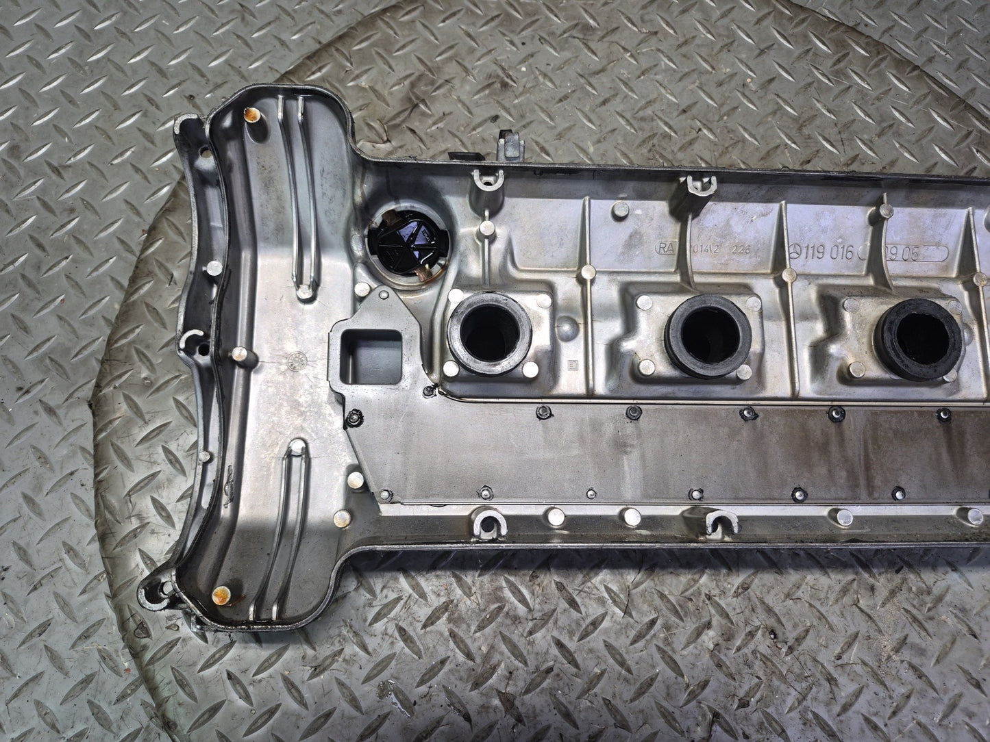 90-95 Mercedes W140 S500 M119 Engine Motor Right Cylinder Head Valve Cover OEM