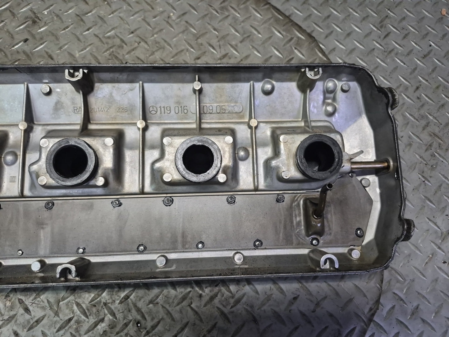 90-95 Mercedes W140 S500 M119 Engine Motor Right Cylinder Head Valve Cover OEM