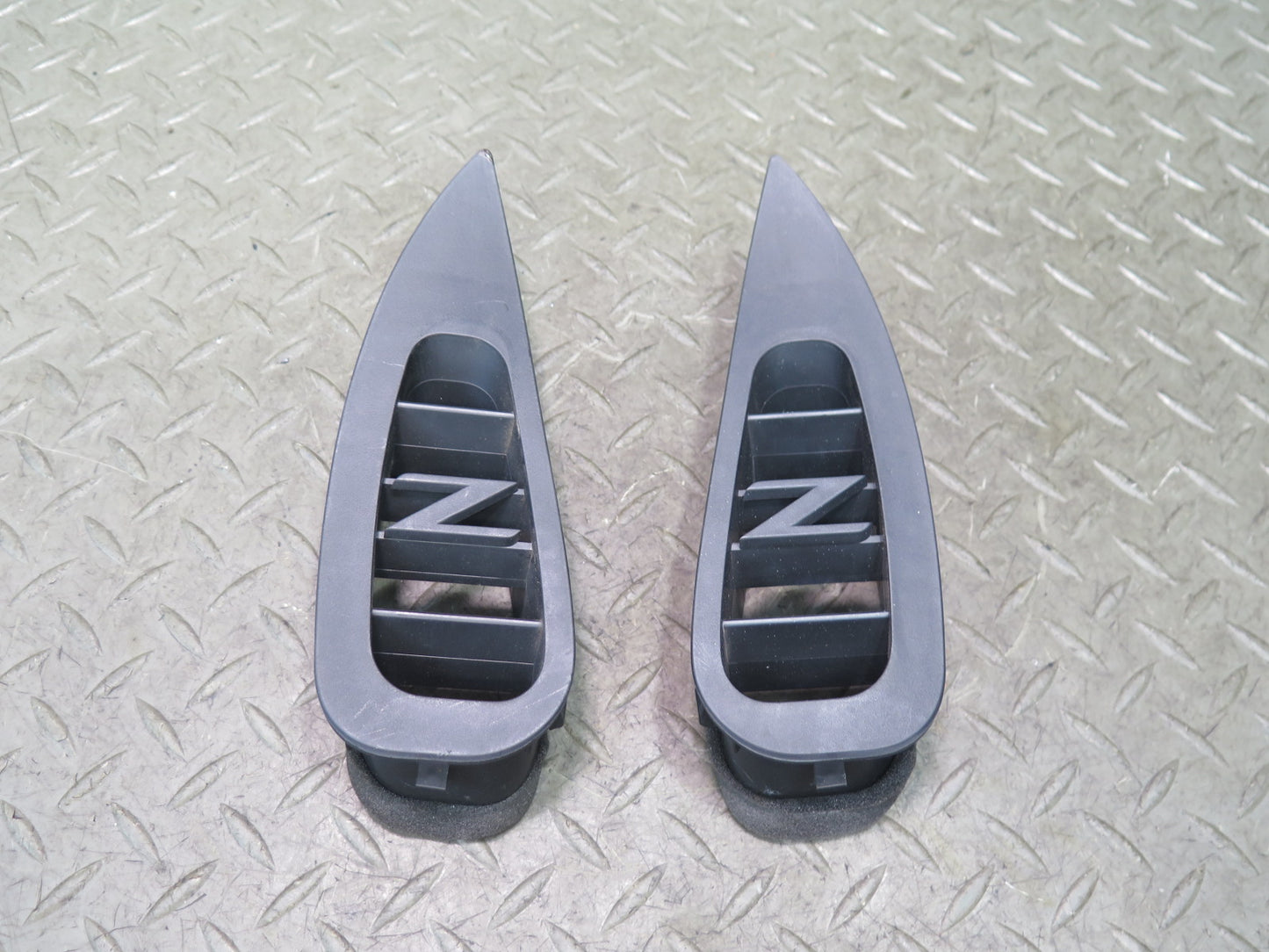 03-09 Nissan Z33 350Z Set of 2 Dash Front Left & Right A/C Air Vent OEM