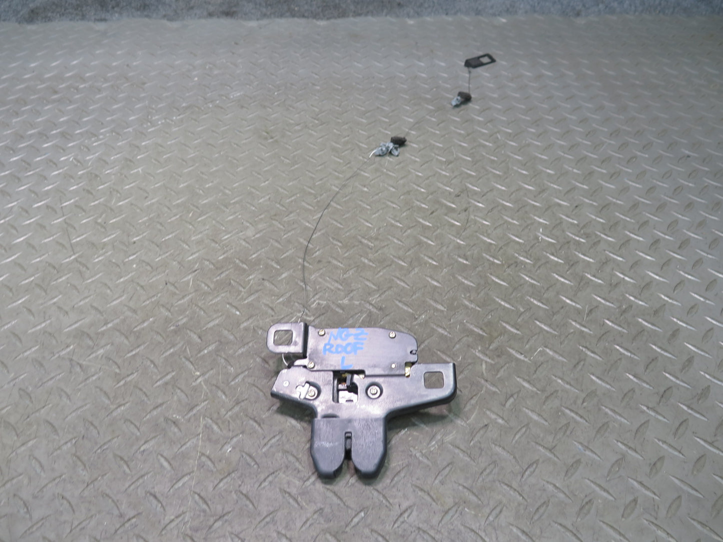 04-09 Nissan Z33 350Z Convertible Set of 2 Left & Right TOP Roof Lock Latch OEM