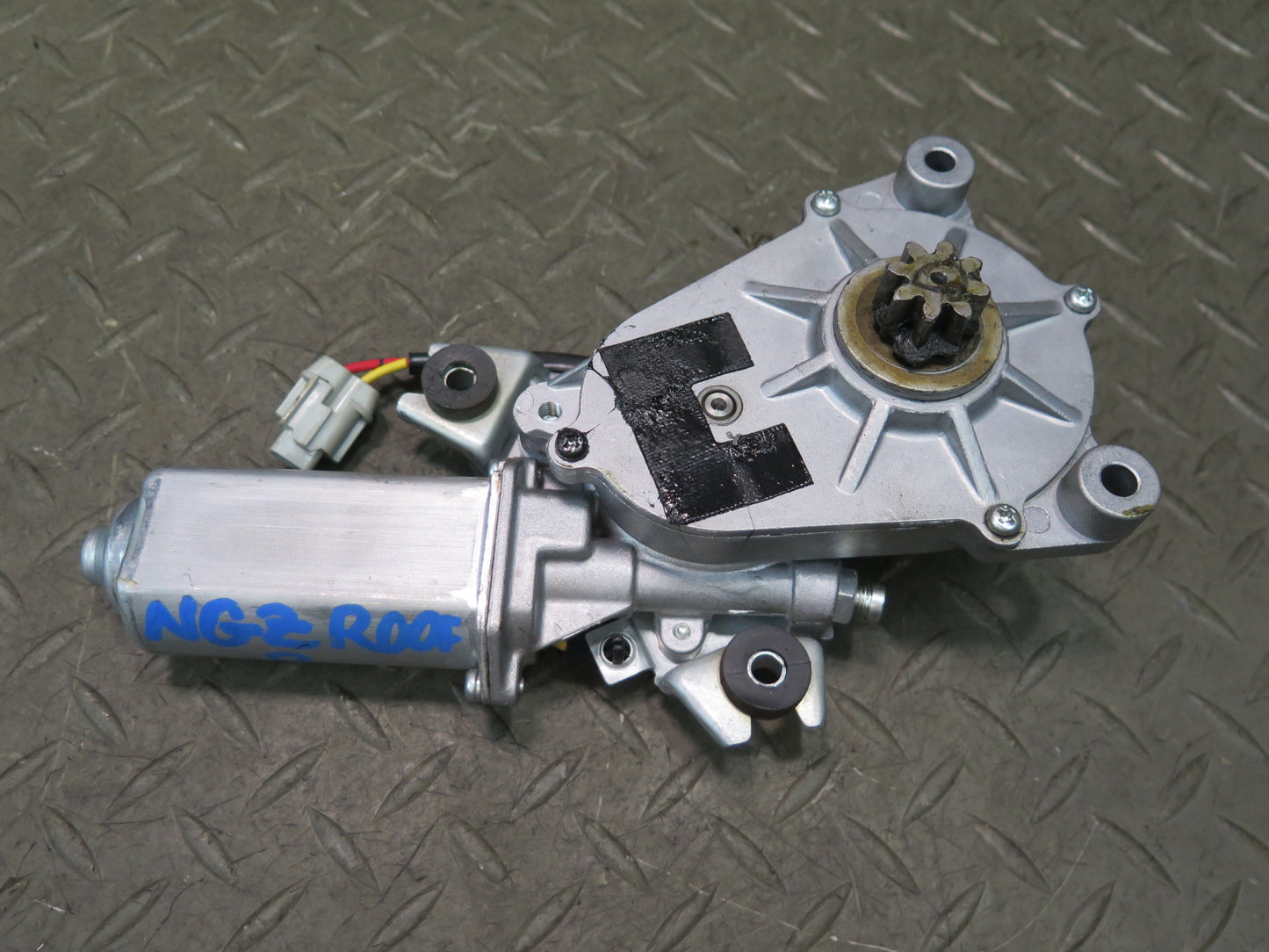 04-09 Nissan Z33 350Z Convertible Set of 2 TOP Roof Lift Motor Drive Unit OEM