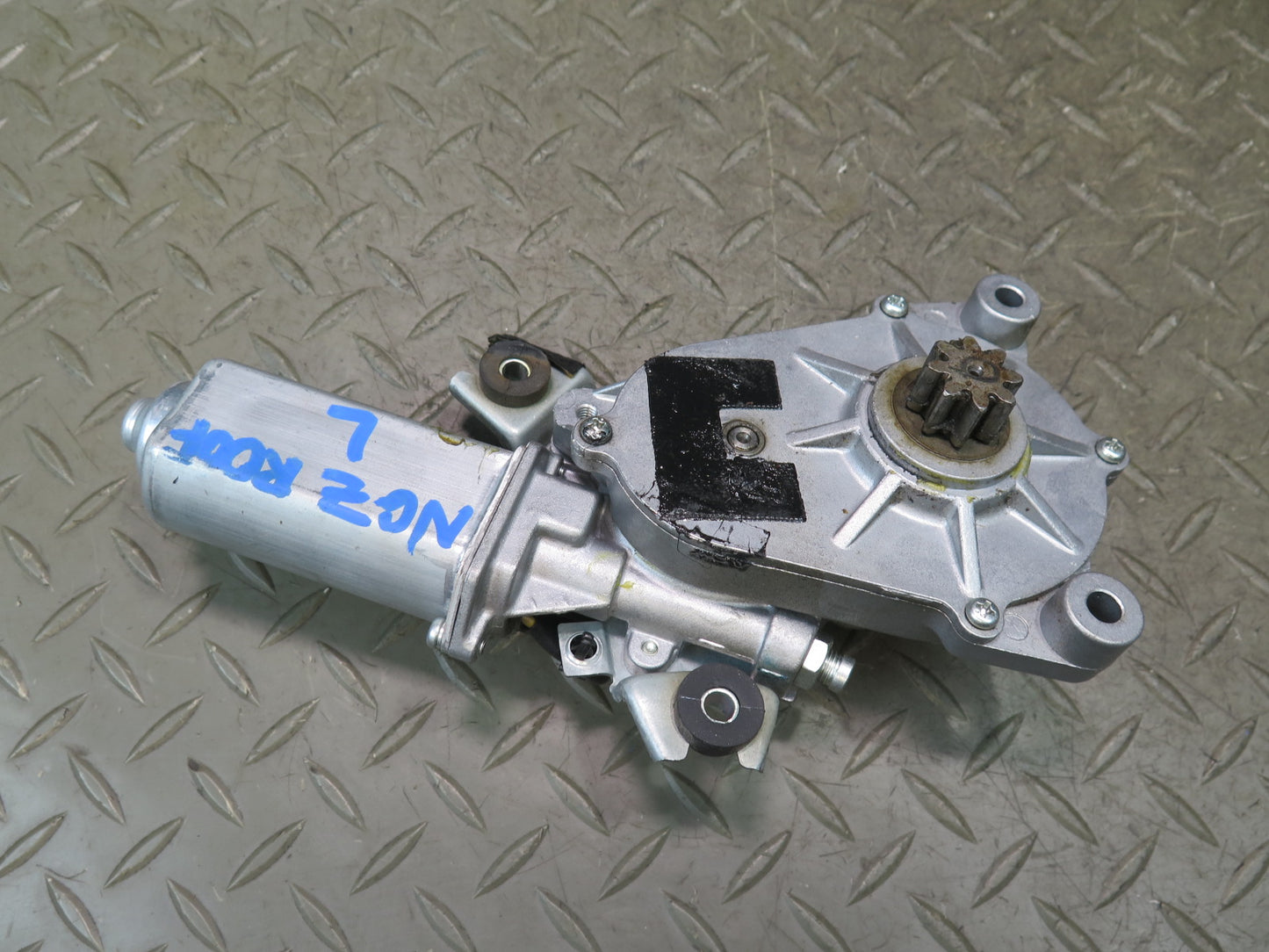 04-09 Nissan Z33 350Z Convertible Set of 2 TOP Roof Lift Motor Drive Unit OEM