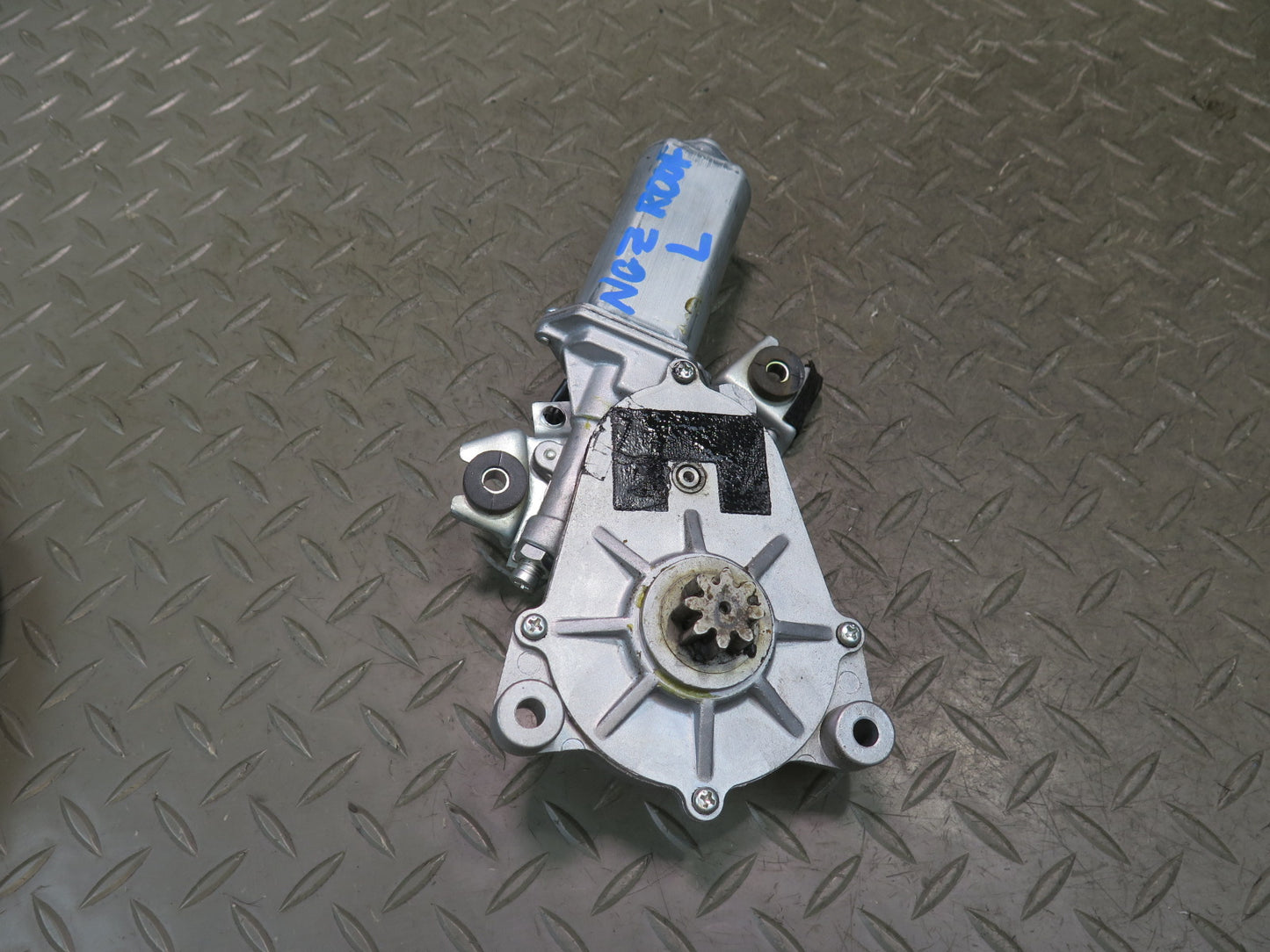 04-09 Nissan Z33 350Z Convertible Set of 2 TOP Roof Lift Motor Drive Unit OEM