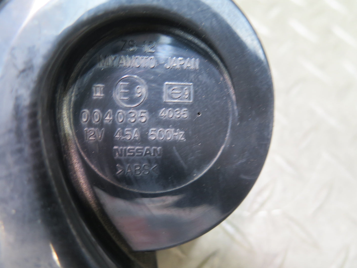 03-09 Nissan Z33 350Z Set of 2 High & Low Tone Note Pitch Horn Signal OEM