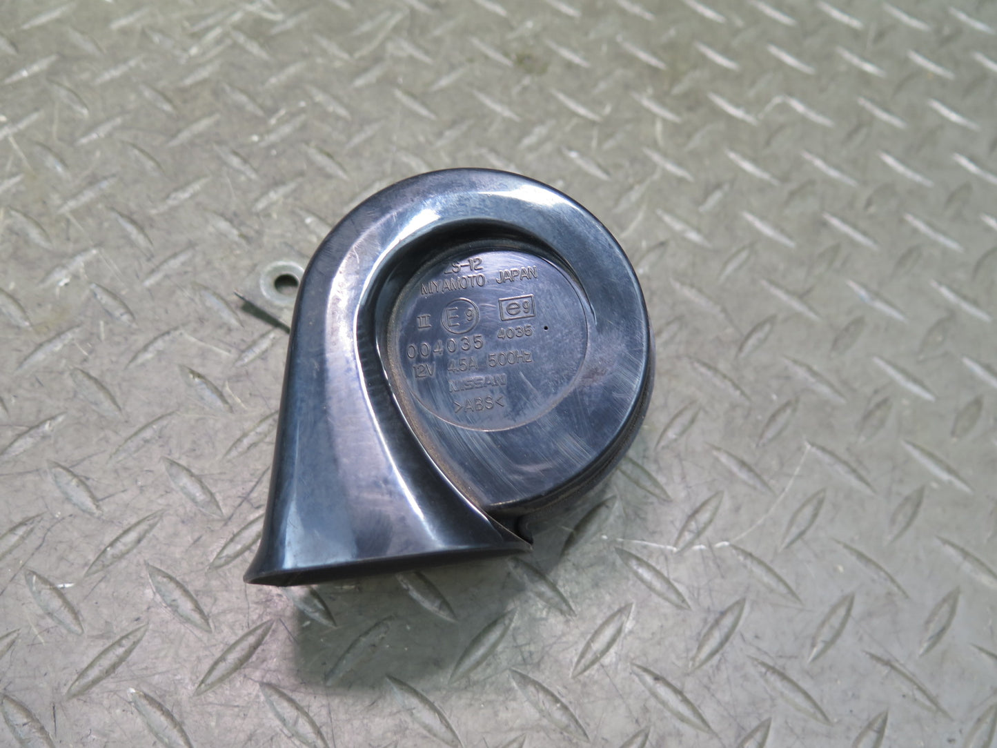 03-09 Nissan Z33 350Z Set of 2 High & Low Tone Note Pitch Horn Signal OEM